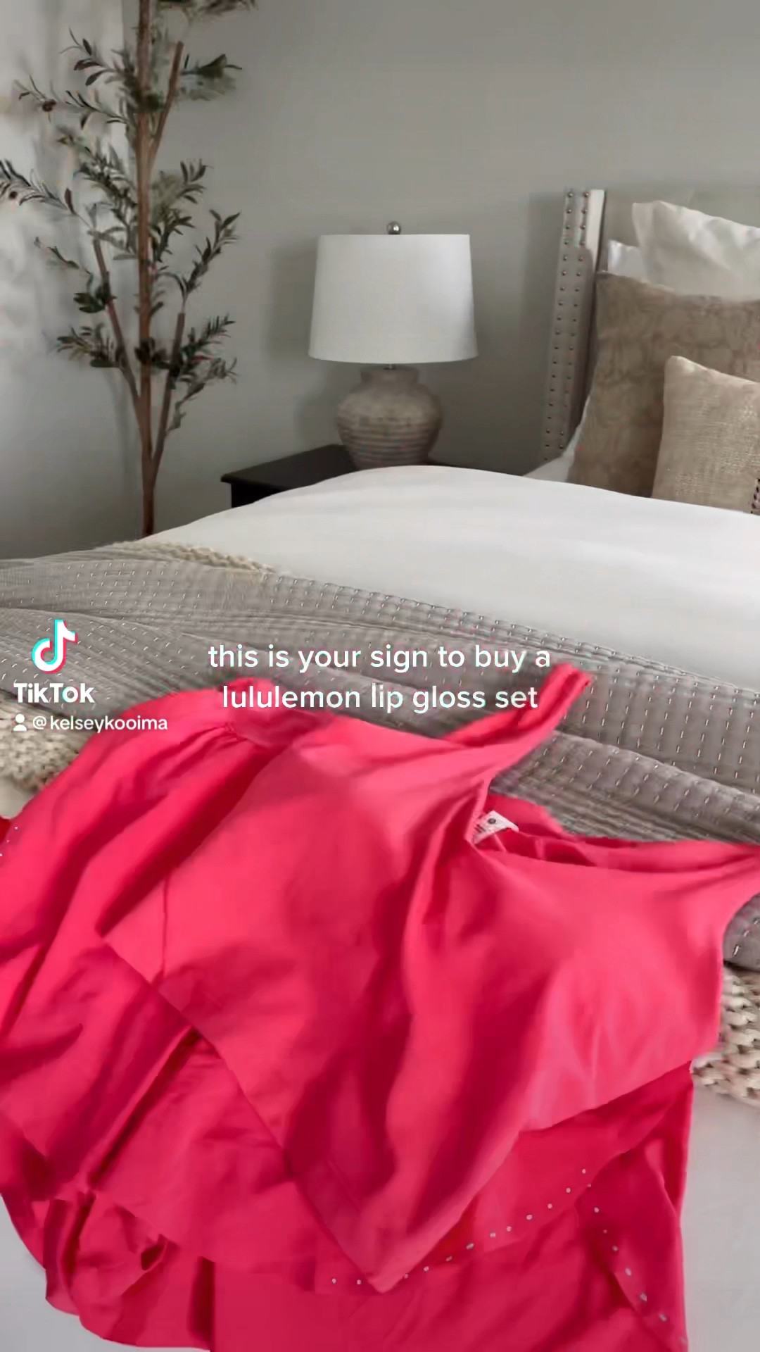 Lululemon lip gloss set!

Align tank size 6
Fast and free shorts size 8 (could do a 6)

#LTKunder100 #LTKfit