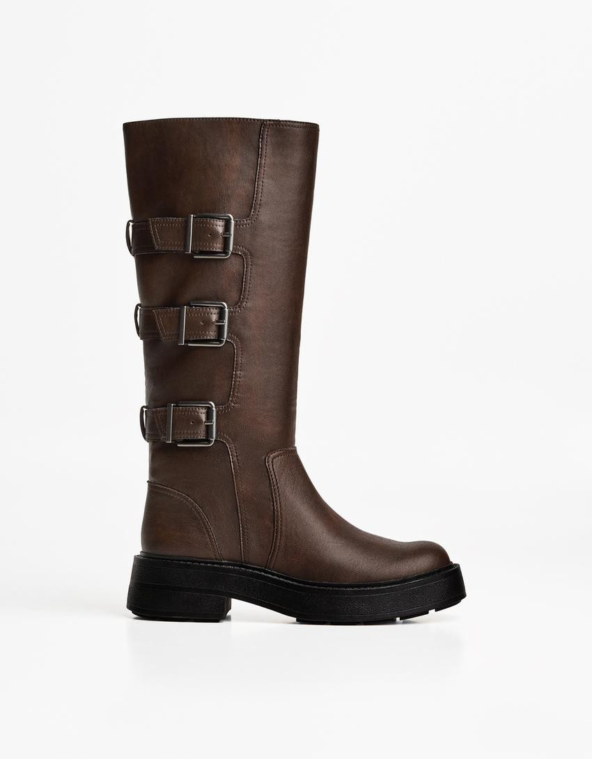 Flat boots with buckles - Women | Bershka GB