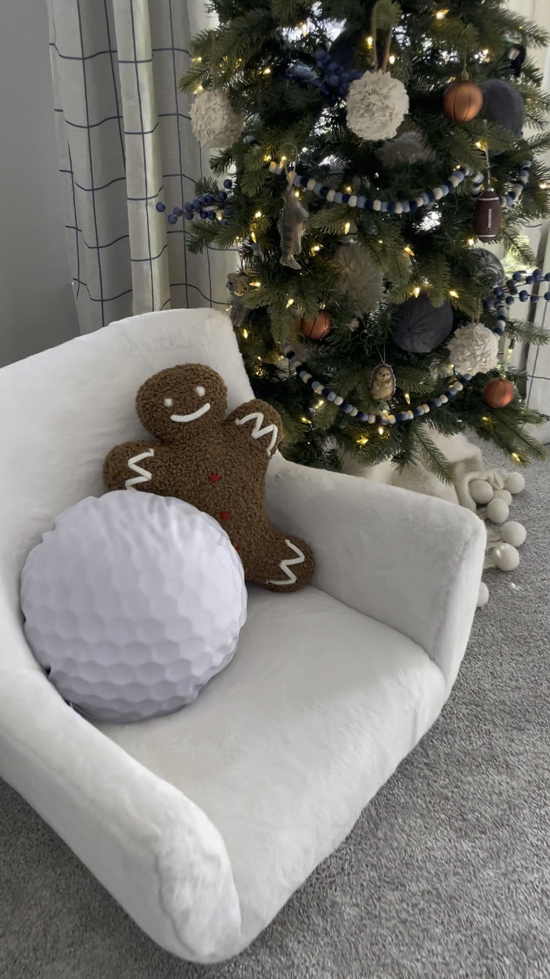 Gingerbread pillow from Pottery Barn...

#LTKhome #LTKSeasonal #LTKHoliday