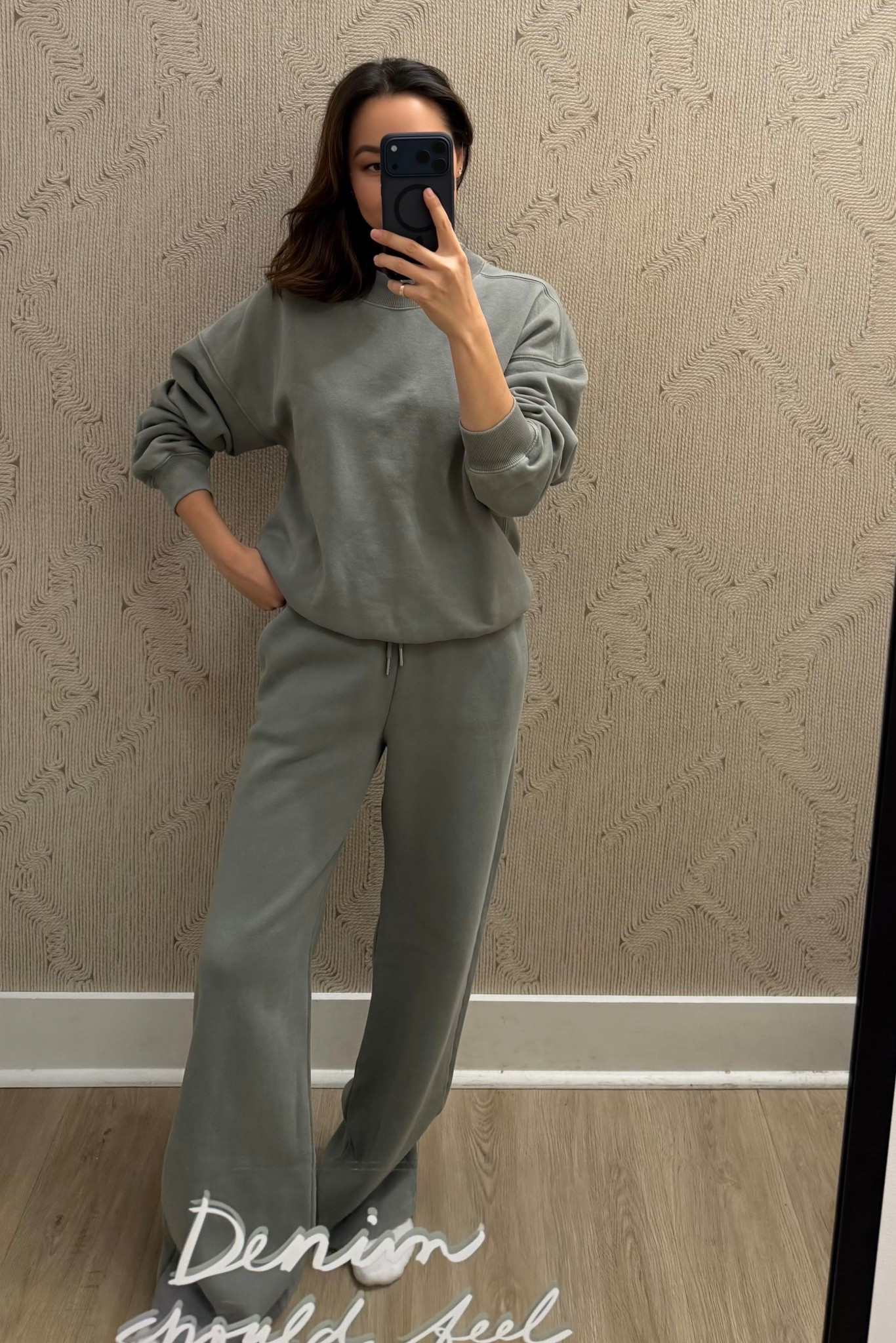 Abercrombie matching green sweat set — comes in several colors, running out fast! 

On sale under $75 (sold separately) 



#LTKSaleAlert