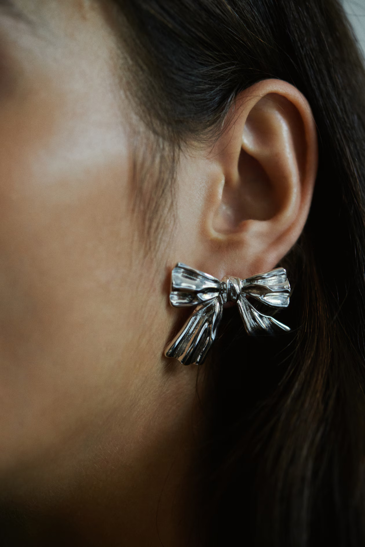 Bow-shaped earrings | H&M (UK, MY, IN, SG, PH, TW, HK)