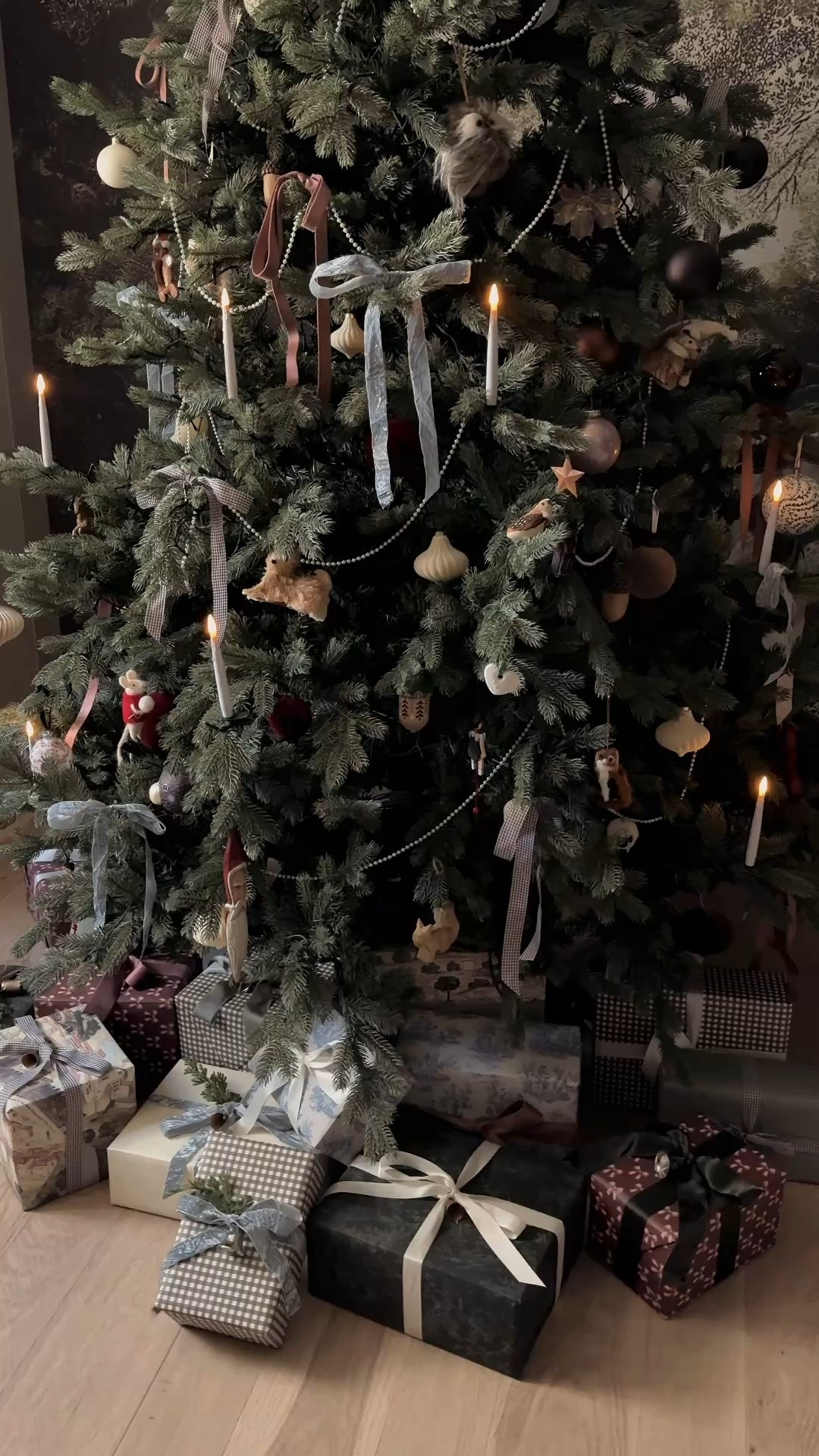 Our upstairs family Christmas tree is complete 🎄

#LTKHoliday #LTKHome #LTKSeasonal