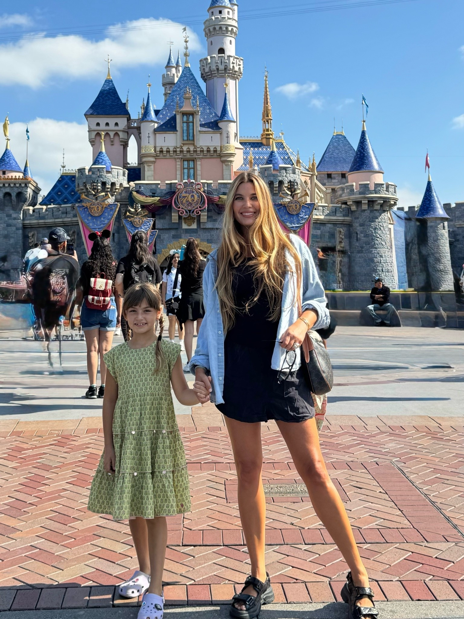 Disneyland AM —
Denim Shirt: medium 
Shorts: medium 
Tank: medium 
Hair: Sea Glass 
Bag: Celine

#LTKdayinmylife #LTKTravel #LTKBeauty
