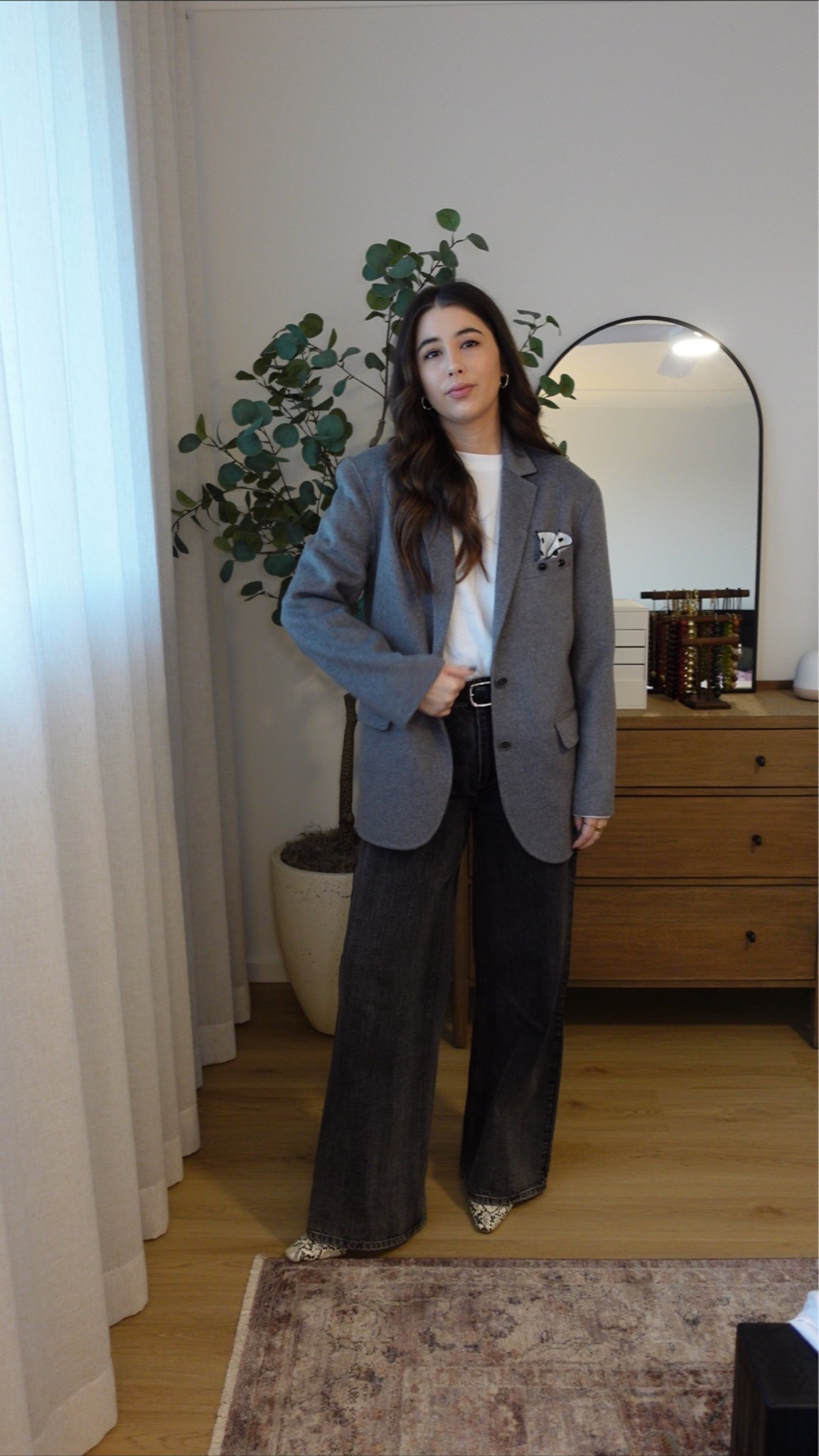50 shades… 🩶

I’m wearing a size S in the blazer, S in the top and 10 in the jeans.

#LTKaustralia #LTKwinter
