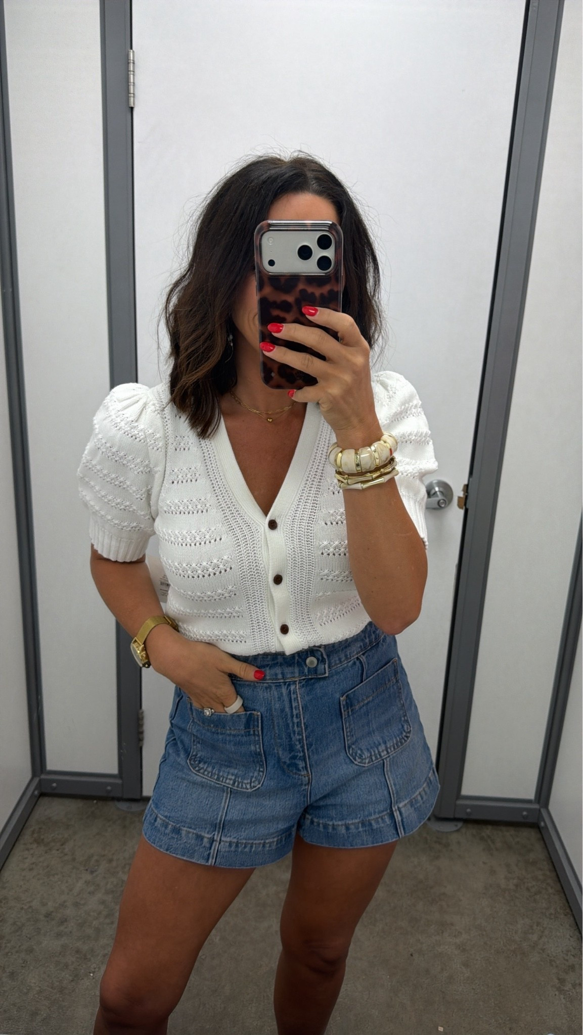 This knit cardigan top is one of those pieces you’ll wear on repeat 🤍 I love the puff sleeves and classic button-front detail—it looks so much more expensive than it is!

Shop here.

Size XS-S • 5’3” for reference

#WalmartFashion #WalmartFinds #AffordableFashion #KnitTop #EverydayStyle #CapsuleWardrobe #CasualStyle #OOTD #StyleInspo #ClosetStaples
