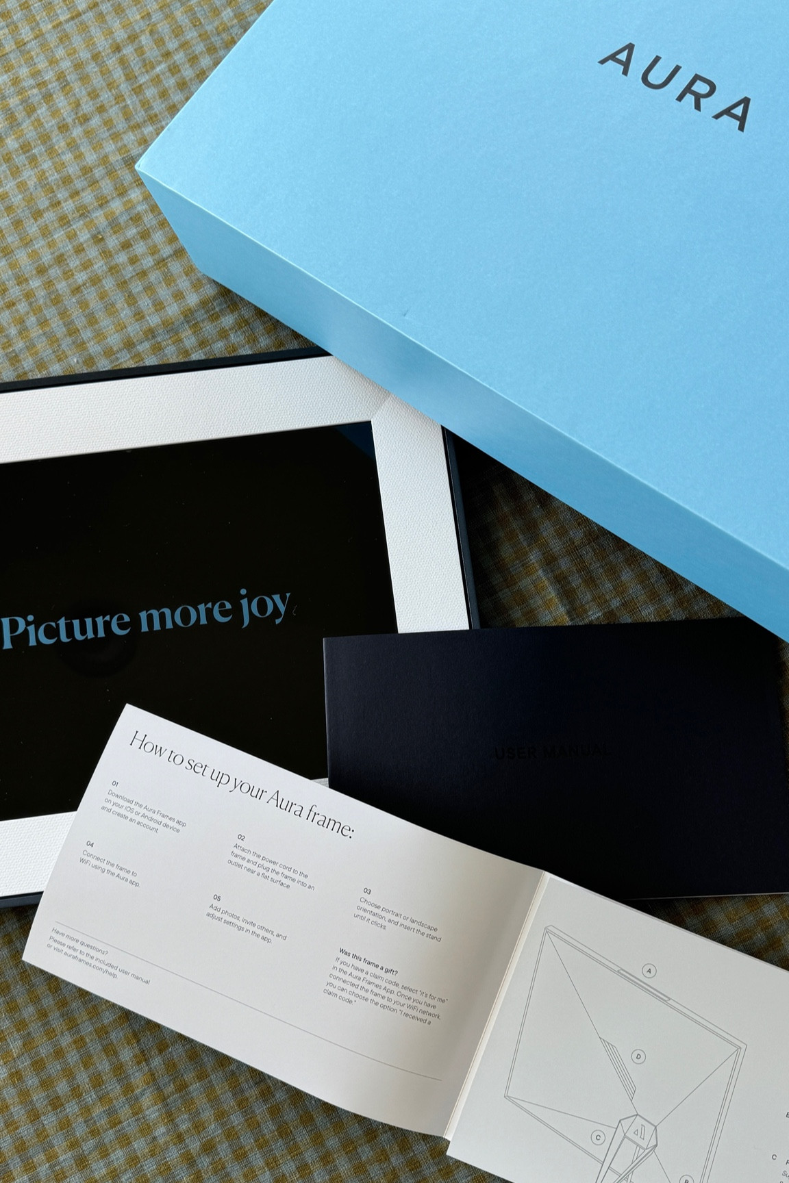 Love this new aspen frame from @auraframes! So easy to set up and would make the perfect gift for a family member! #ad 