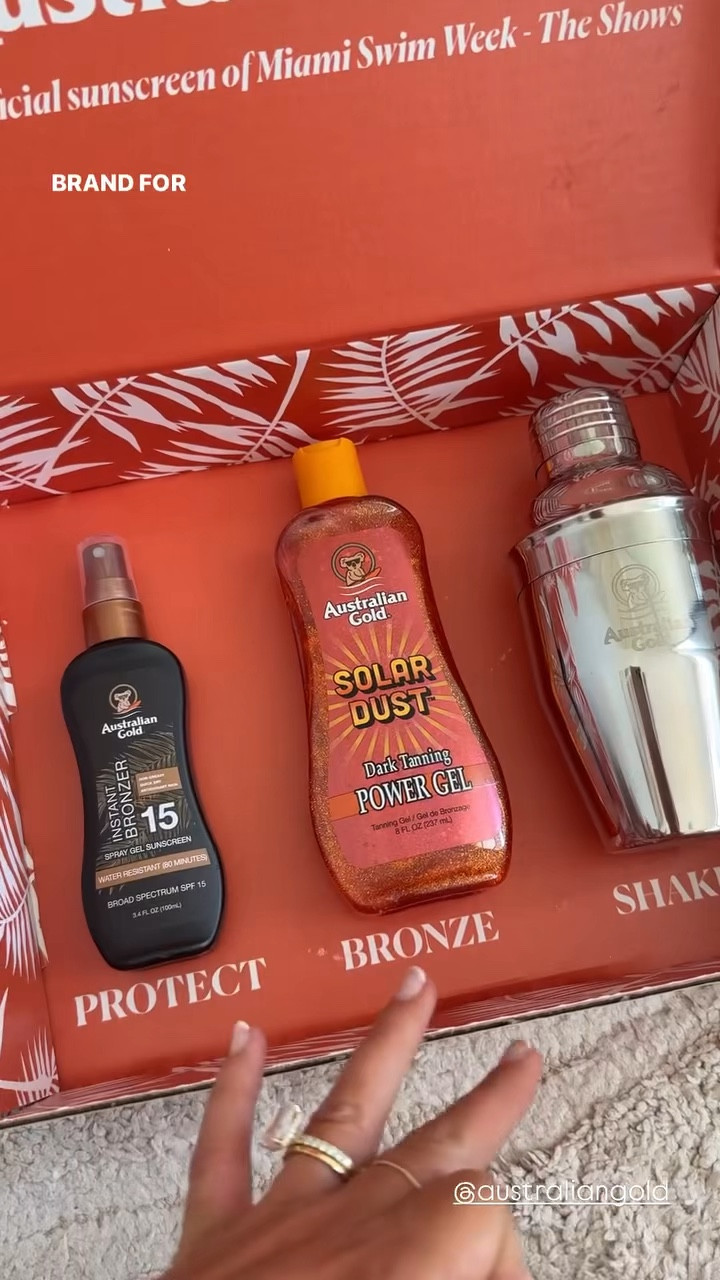 The perfect formula for the best tan ever! 

— Apply SPF, let it completely absorb into your skin & dry. Then, add solar dust for some shimmer!

#LTKFindsUnder50 #LTKSwim #LTKBeauty