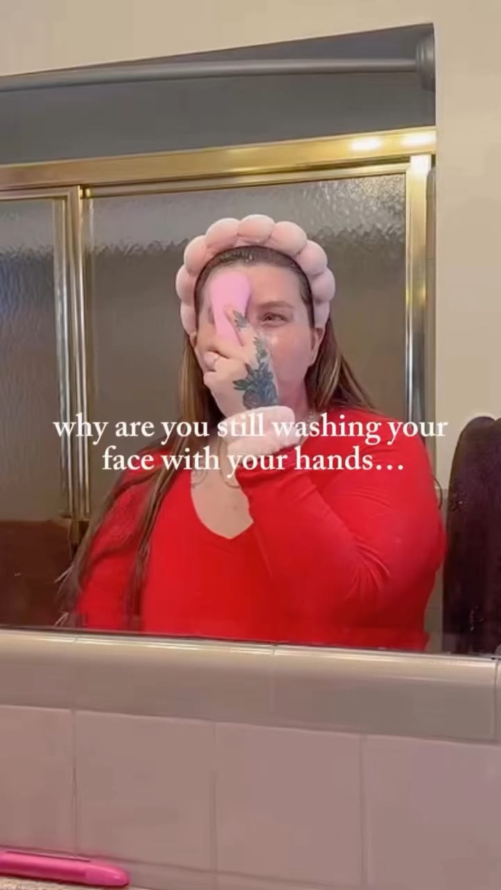 stop washing your face with just your hands… ✨
i started using this cleansing brush and my skin feels so much cleaner after every wash

it’s gentle, deep cleans, and even has heat to help loosen buildup + it’s waterproof so it’s super easy to use

honestly one of the easiest upgrades to my routine

#skincare #skincareroutine #beautytools #clearskin #glowingskin

#LTKselfcare #LTKBeauty #LTKgrwm