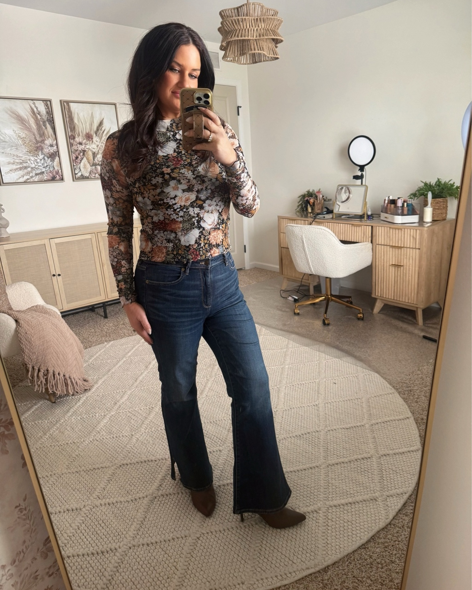 The Shirt, the Jeans, the Boots. Yes please🙌🏻

#LTKootd #LTKMidsize #LTKgrwm