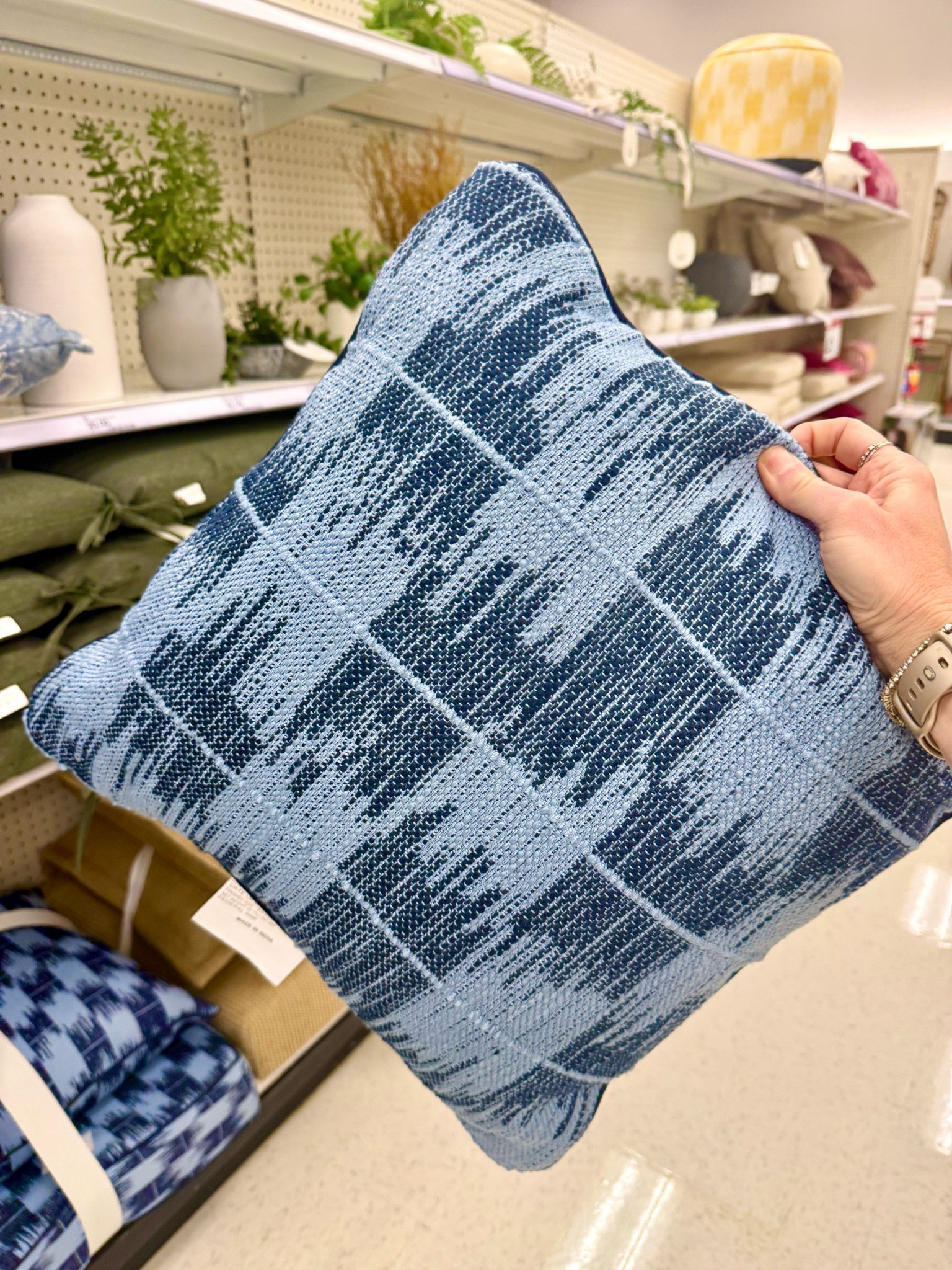 The outdoor accessories sale at target is so good! I can’t stop thinking about these ikat pillows. 