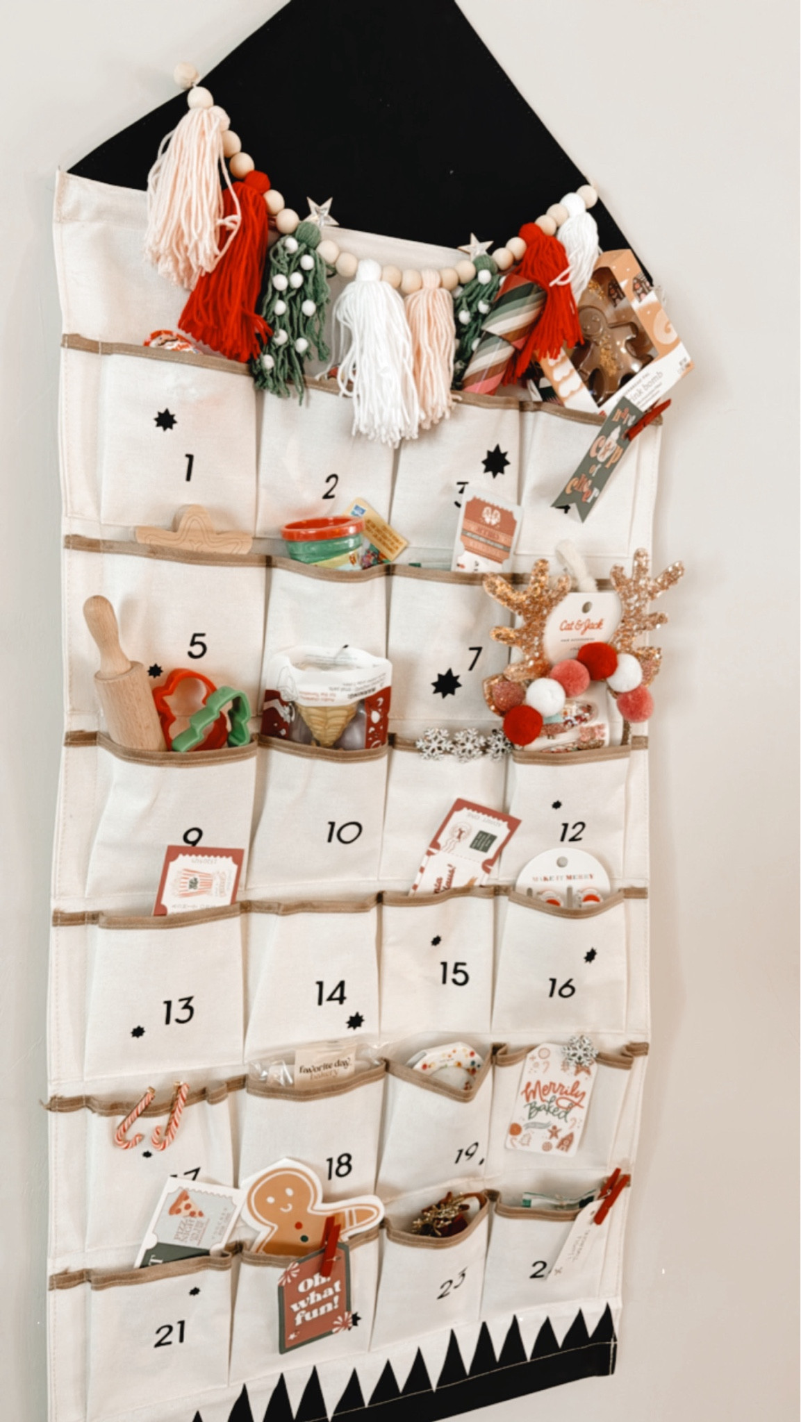 Christmas countdown advent calendar! 

Christmas 
Advent 
Countdown
DIY 
Homemade advent
Christmas idea
Christmas treats
Merry Christmas 
Happy holidays 

#LTKKids #LTKHoliday #LTKSeasonal