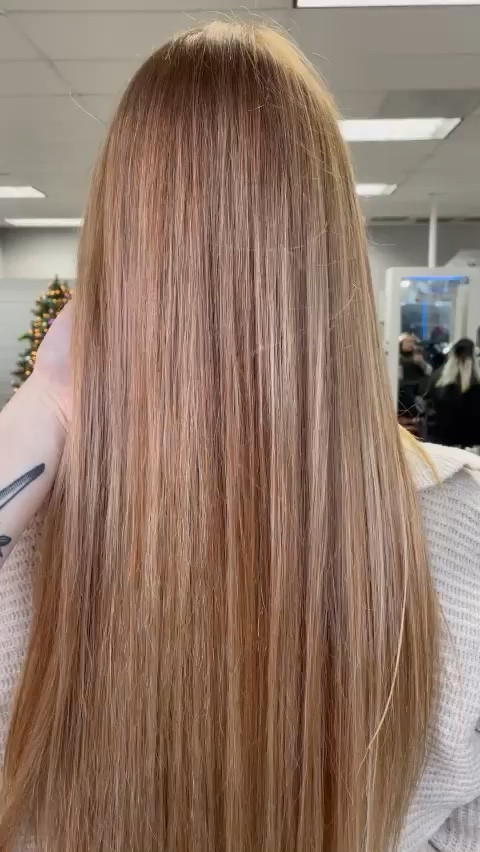 Redken hair treatment! Look at that shine 😍 this treatment always brings my hair back to life and makes it feel so soft + look shiny. I use the whole line and I love it 