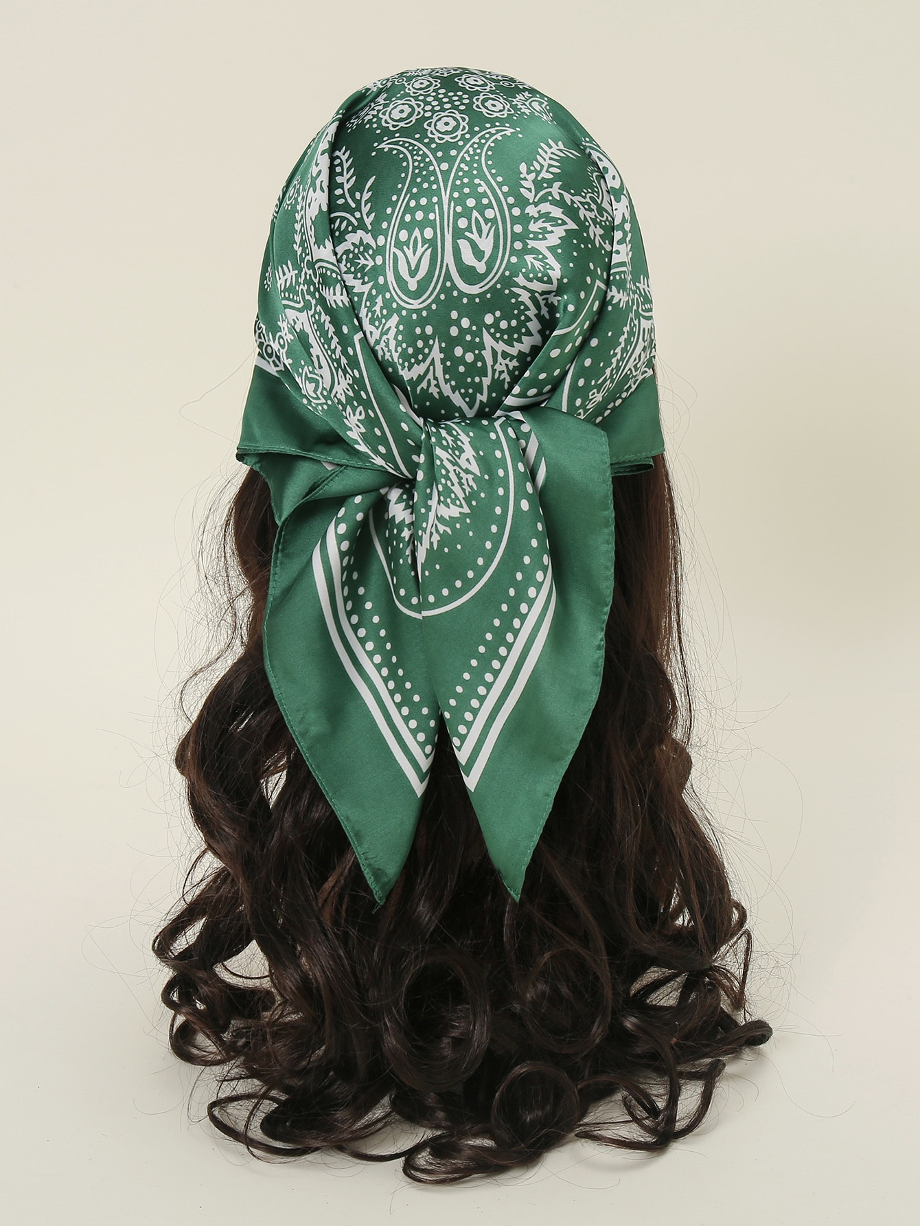Paisley Print Bandana
   SKU: sc2206024646866412      
          (5 Reviews)
            US$3.00 ... | SHEIN