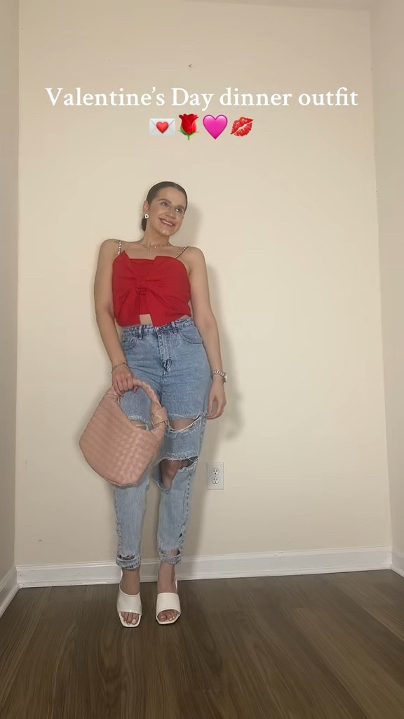 Forgot to post this cute red top from Francesca’s. Perfect for Valentine’s Day or Christmas ❤️❤️