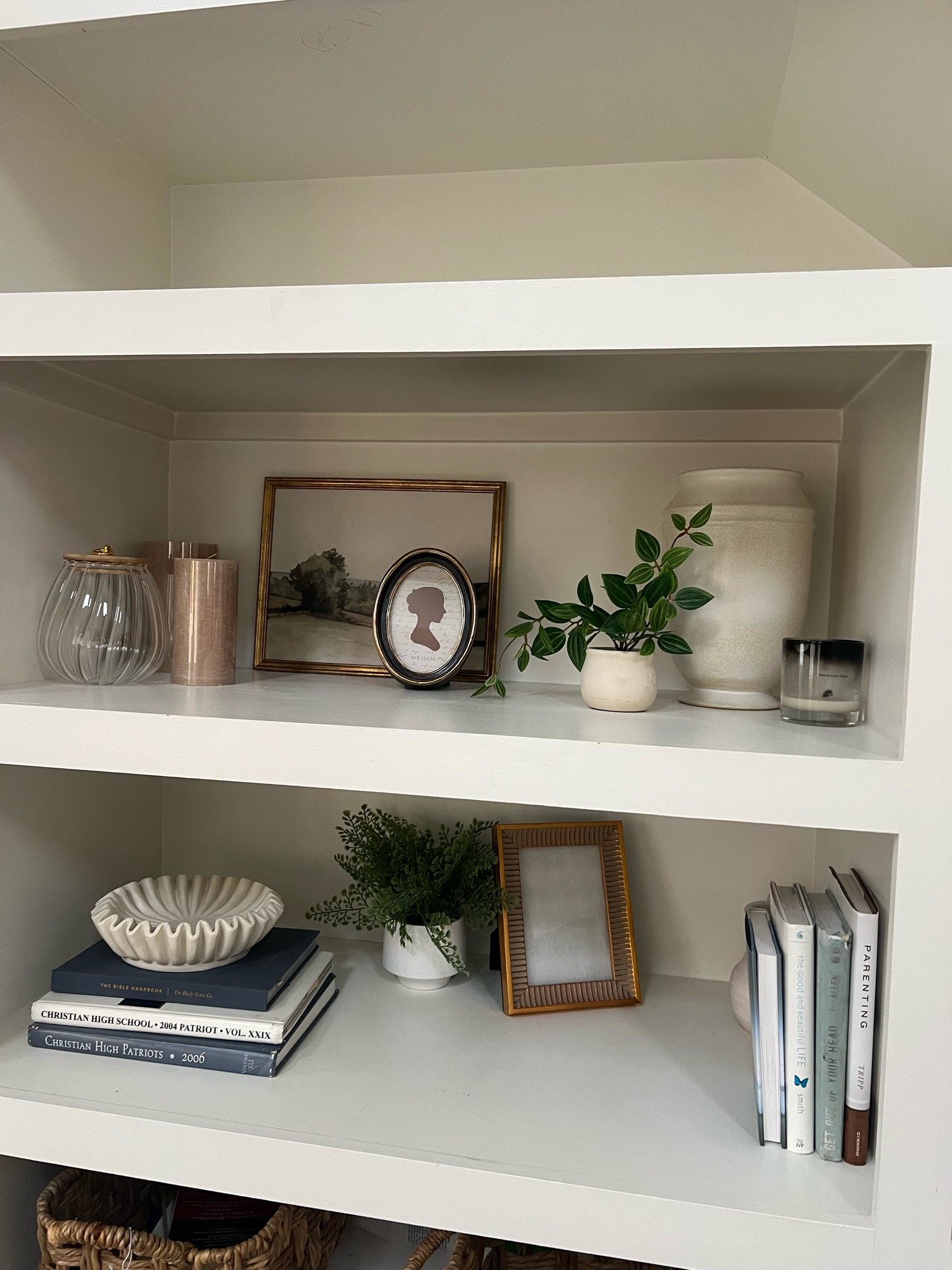 Shelf styling ✨❤️

Home decor, interior design, decorating, family home, style, designing, Amazon 

#LTKfindsunder100 #LTKstyletip #LTKhome