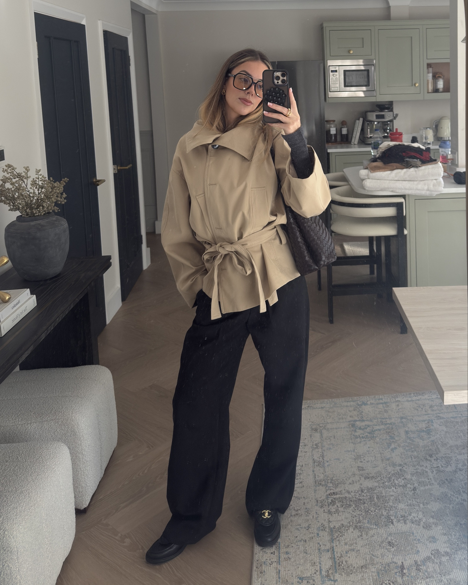 autumn fits in full swing 🍂 these trousers fit me so well!! I wear a long size 27. Also a XS-S in the coat. Zara, Abercrombie

#LTKautumn #LTKuk #LTKwinter