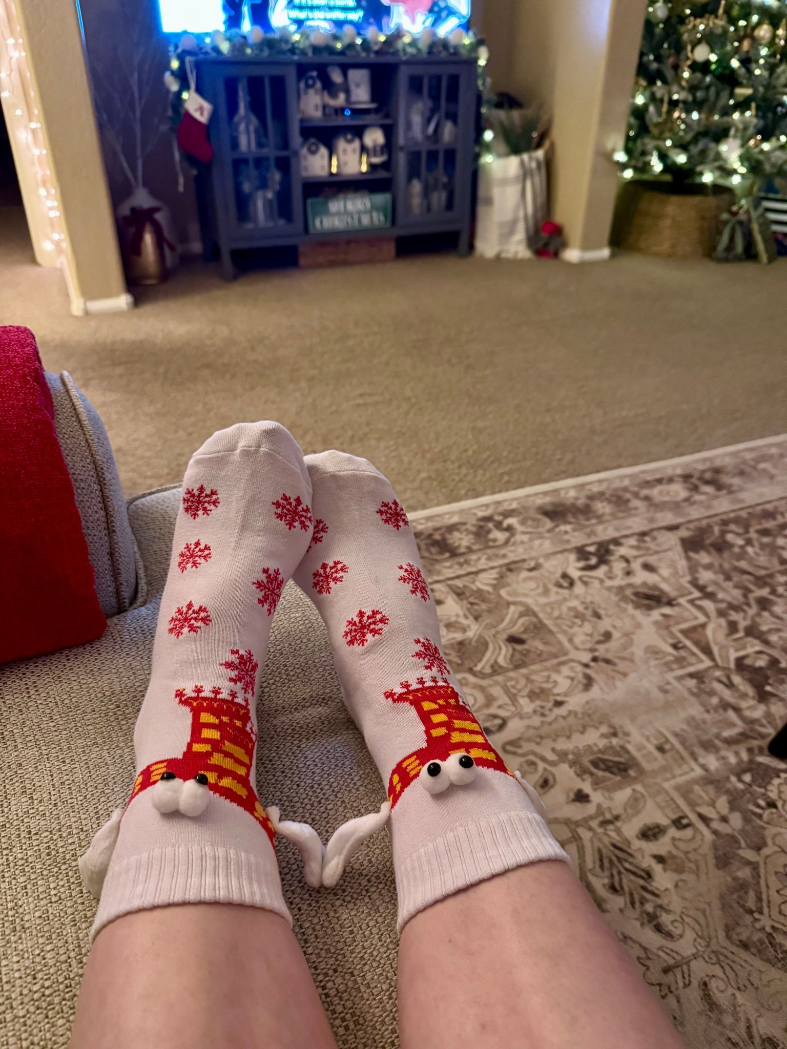 Hands holding socks for your Christmas party. So cute and funny to give away in a Christmas game like white elephant. Everyone will get a kick out of them. 




White elephant gifts, funny gifts, Magnetic sock, 

#LTKGiftGuide #LTKSeasonal #LTKHoliday