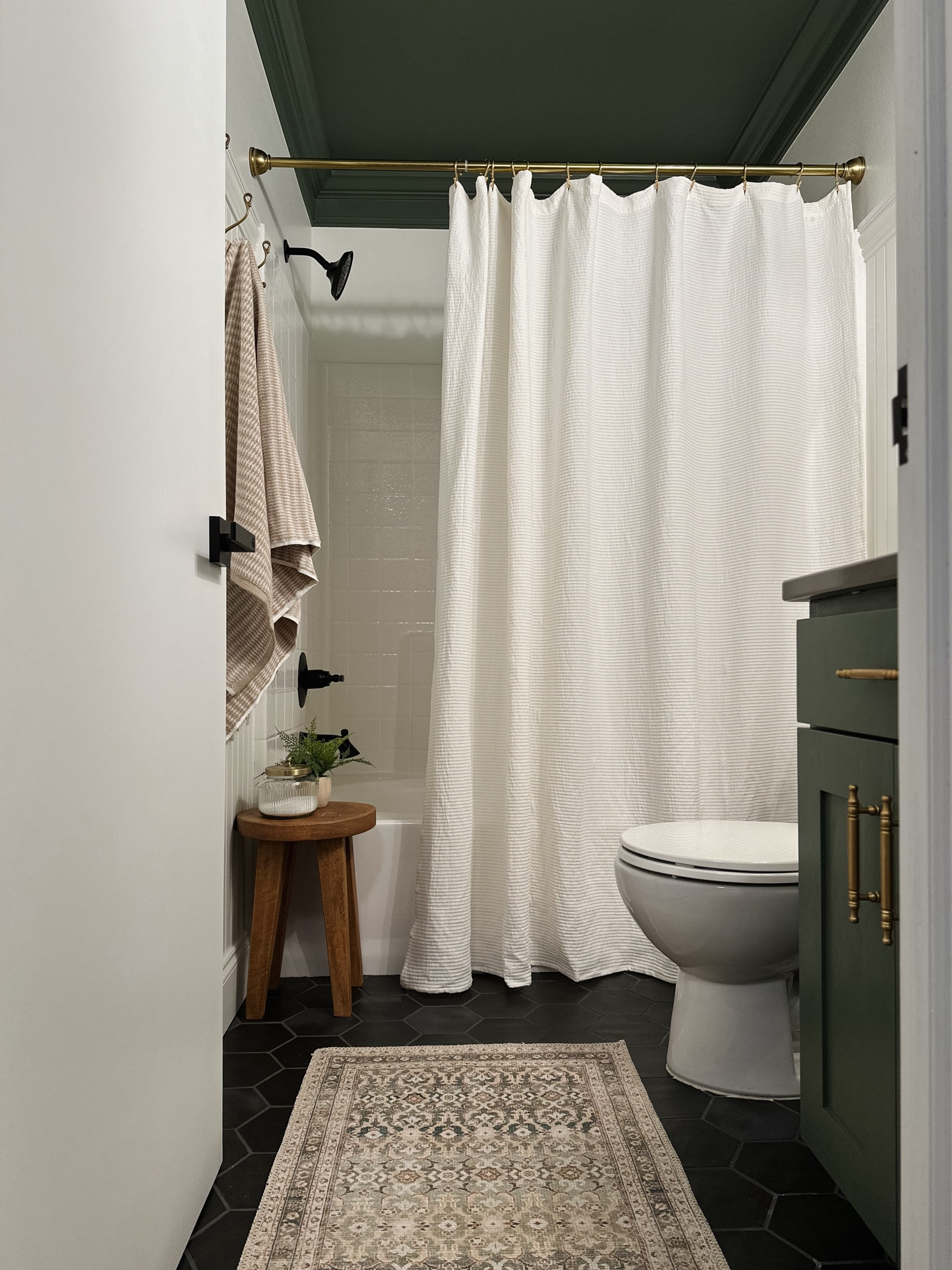Neutral guest bathroom

Green bathroom vanity, green ceiling, vintage art, brass cabinet pulls, Amazon finds, hearth and hand shower curtain, white shower curtain, black porcelain tile, brass bathroom fan, Surya Our PNW rug, wood bathroom stool, delta black shower faucet, brass vintage towel hooks, textured shower curtain, Turkish towel, vintage rug

#LTKhome #LTKstyletip