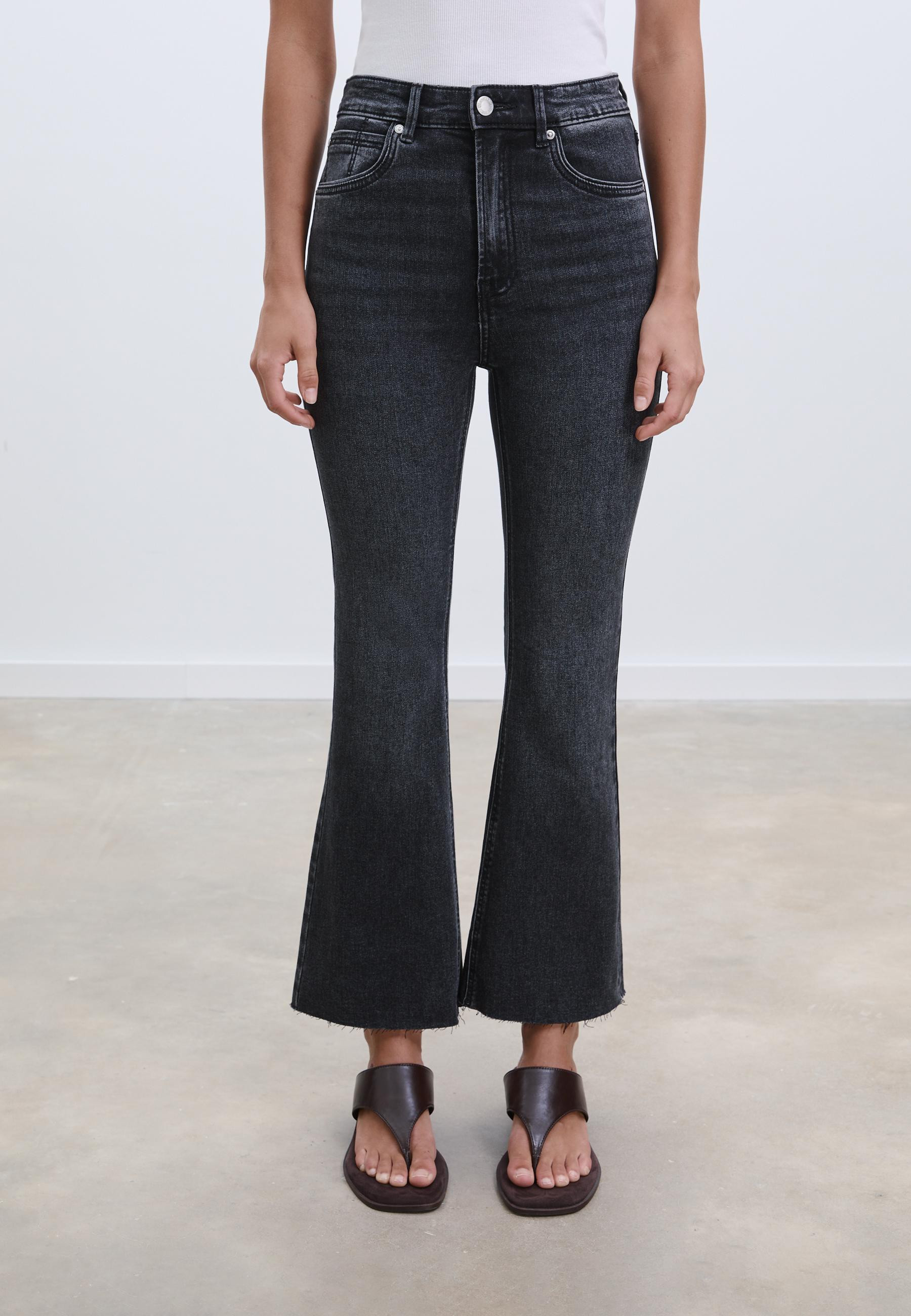 D78 cropped flared jeans - Women's Jeans | Stradivarius United Kingdom | Stradivarius (UK)