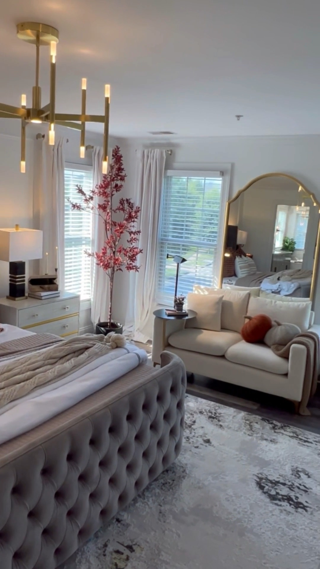 This fall tree really brings the room together 🙌🏾

#LTKHome #LTKSaleAlert