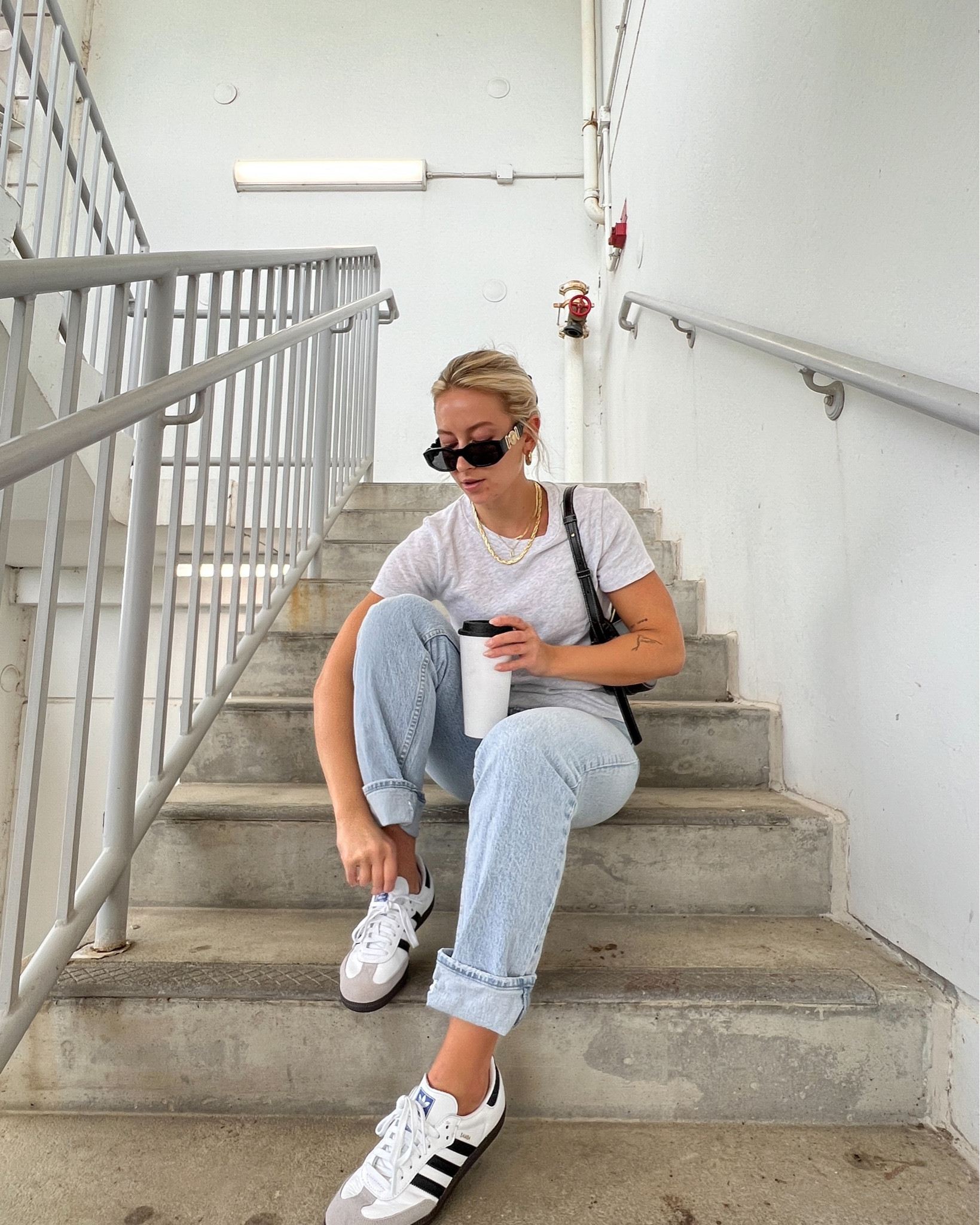 Basic outfit, everyday style, Abercrombie jeans, 90s straight jeans, adidas samba sneakers, adidas samba outfits, grey basic tee, basic tee