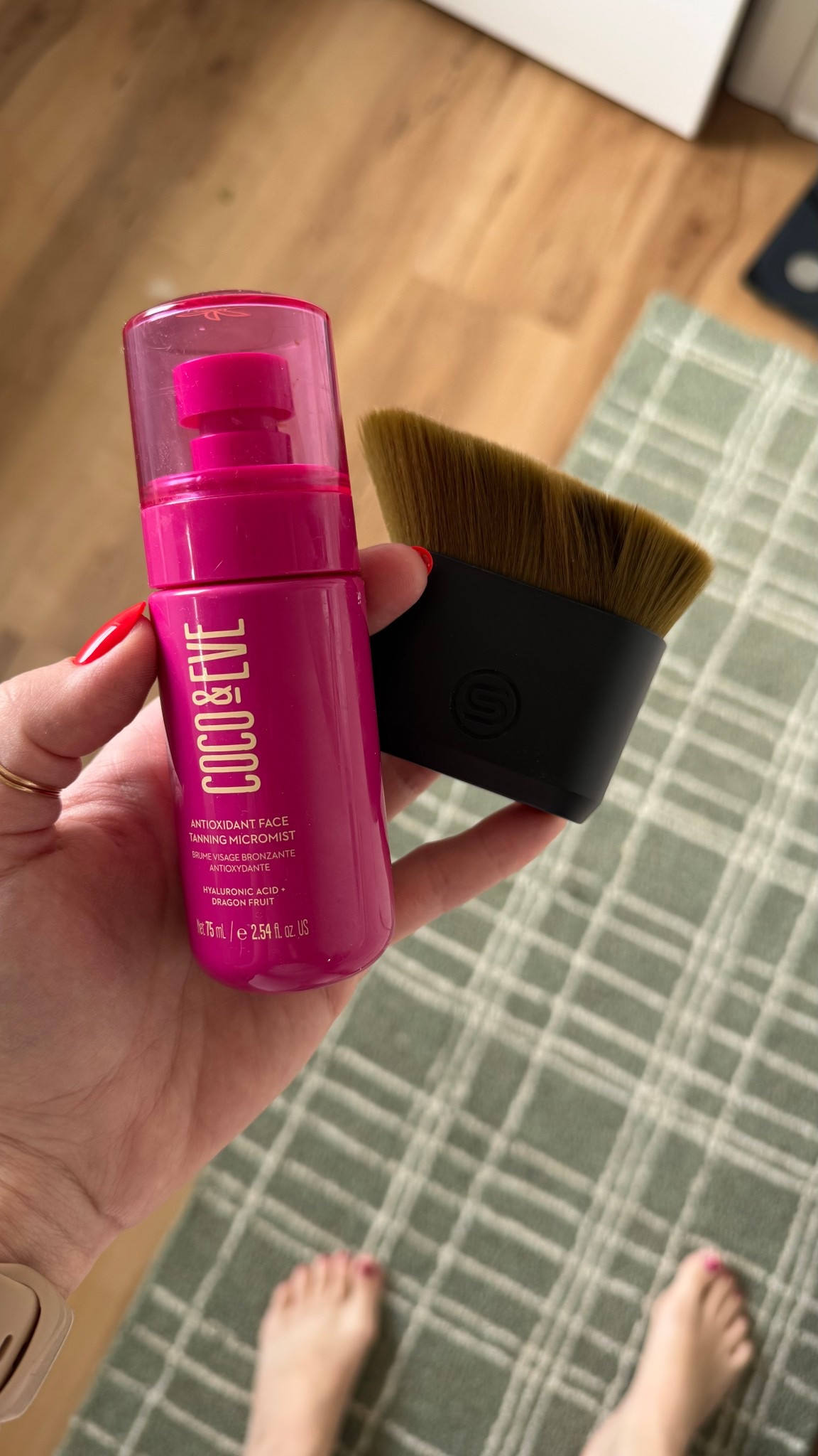 If you’re looking in the mirror and feeling kinda dull, you probably just need some self tanner 😅 self care in the winter 🙌🏻 linking my absolute favorite tanner for my face and the brush I like to use. Brush isn’t absolutely necessary, but I like it

#LTKBeauty #LTKGiftGuide #LTKHoliday