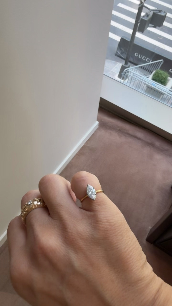 Couch a cute pinky ring

#LTKNYFW #LTKMidsize #LTKOver40