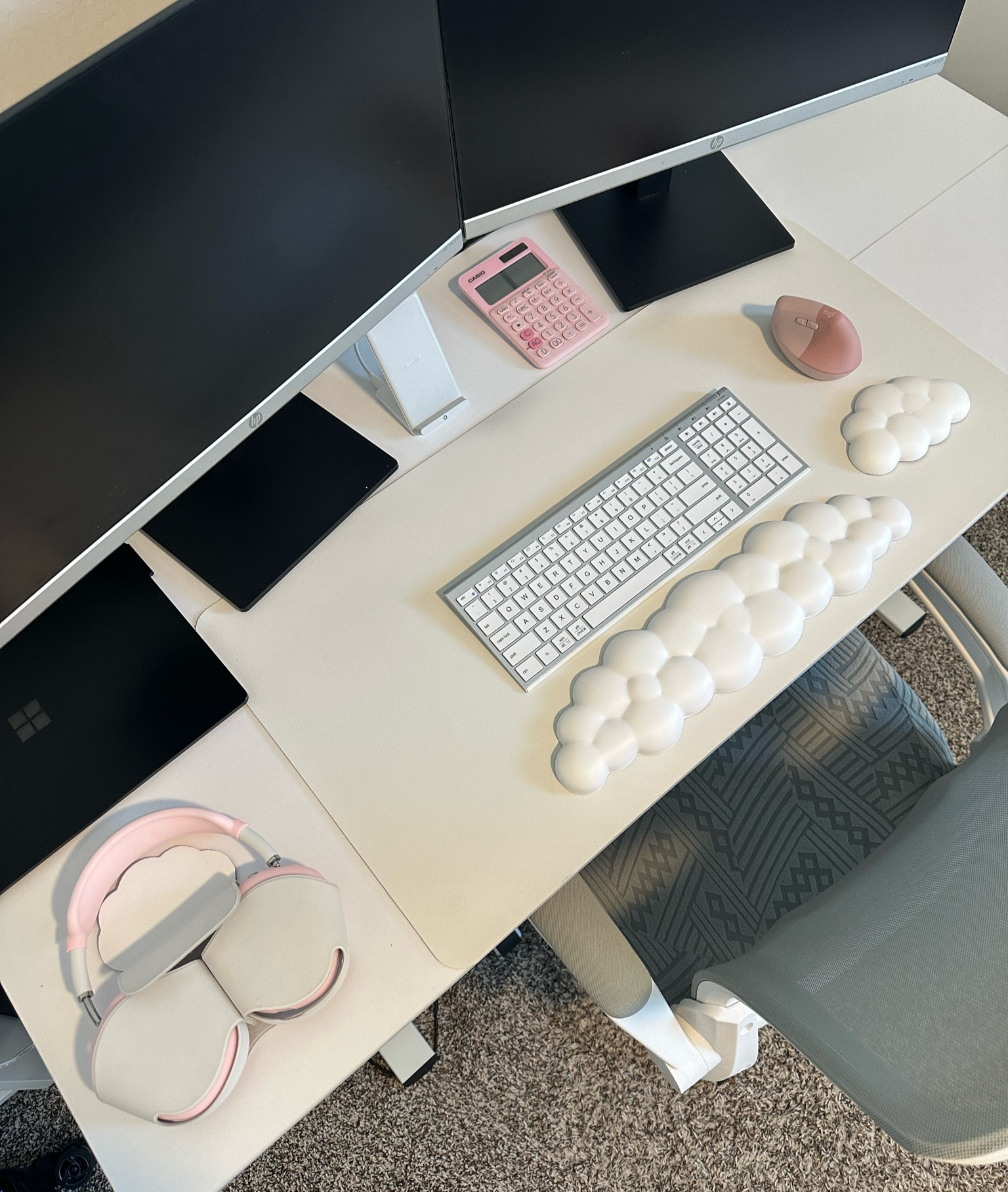 Work from home essentials! 🎧✨🖥️☁️⌨️

#LTKHome