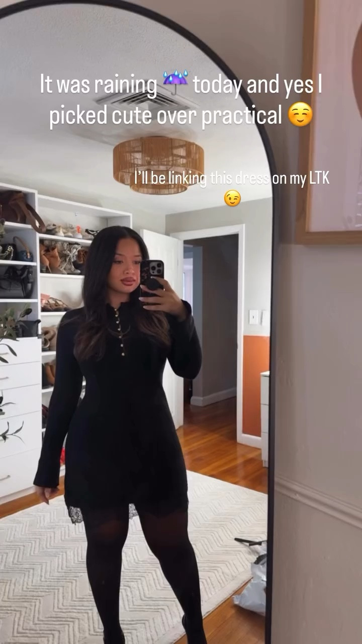 It was raining ☔️ today and yes I picked cute over practical ☺️ I’ll be linking this dress on my LTK 😉