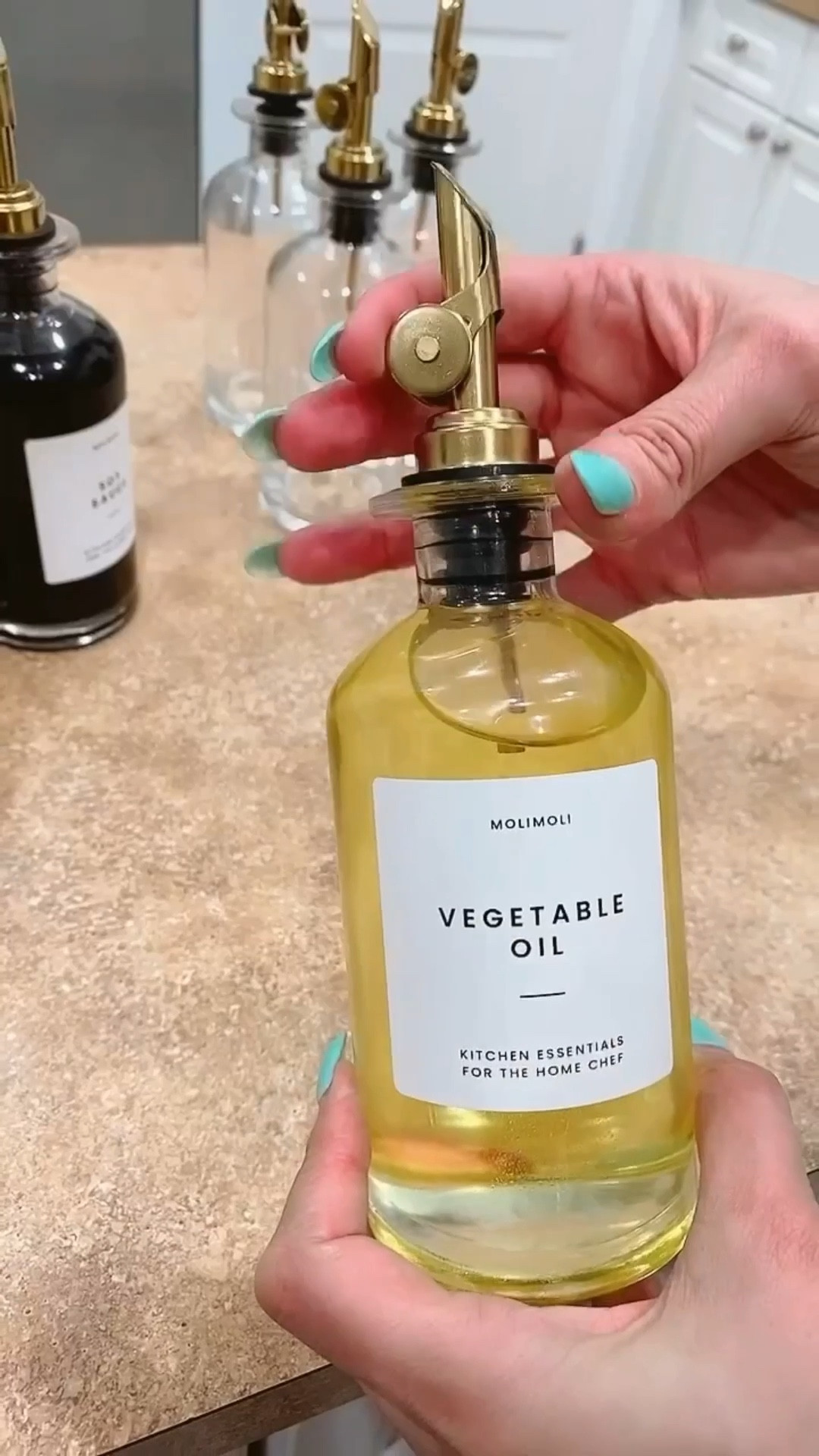 Loving these glass oil dispensers — they make cooking and countertop styling so much easier! 🫶✨ Perfect for olive oil, vinegar, or any of your favorite sauces.

: glass oil dispenser, kitchen essentials, Amazon kitchen finds, olive oil bottle, countertop organization

#LTKHome