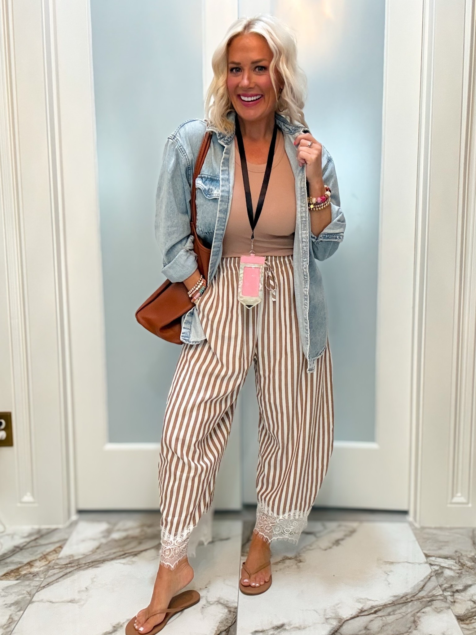 Cutest casual basic outfit for teachers 
Size small in pants