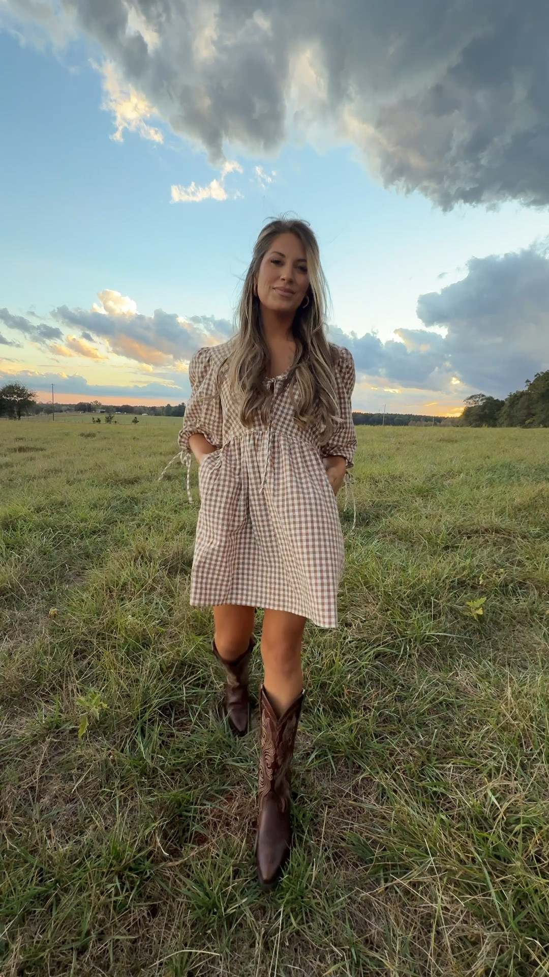 Tonight’s photoshoot outfit! Cutie, simple and western 🤠

Wearing a size small here for reference! 

#LTKSeasonal #LTKStyleTip