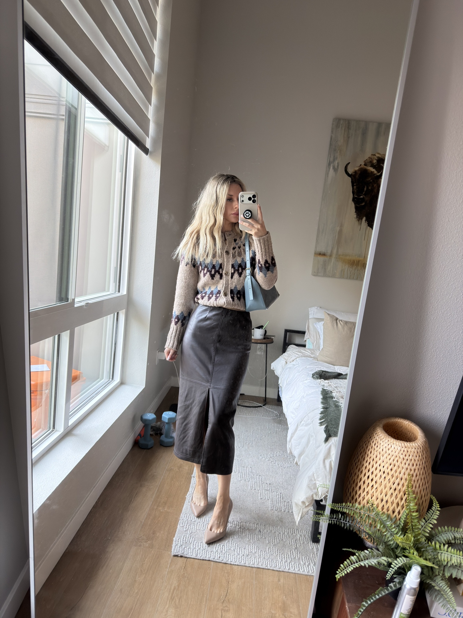 Obsessed with this skirt. Perfect for a date night out. 

#LTKootd