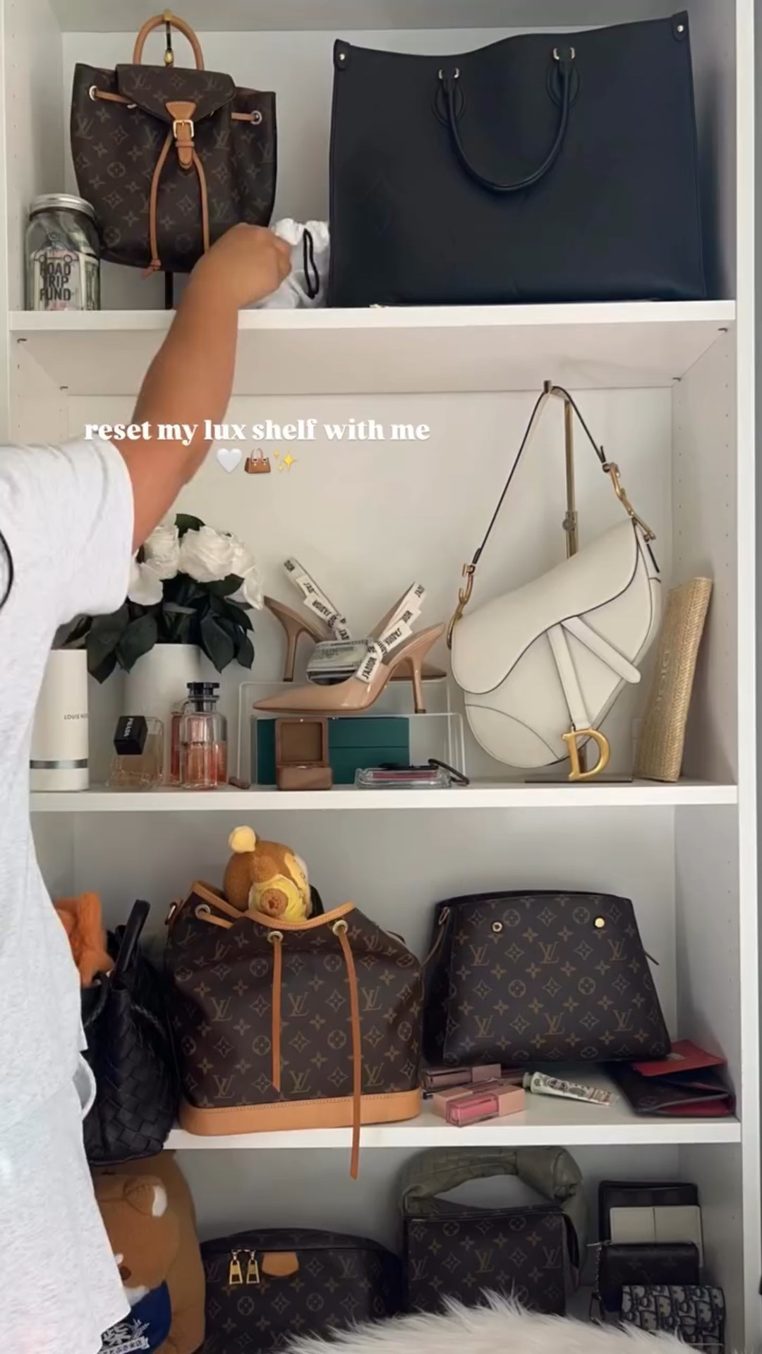 actually very therapeutic 😌🧹✨

#cleanwithme #display #handbagcollection