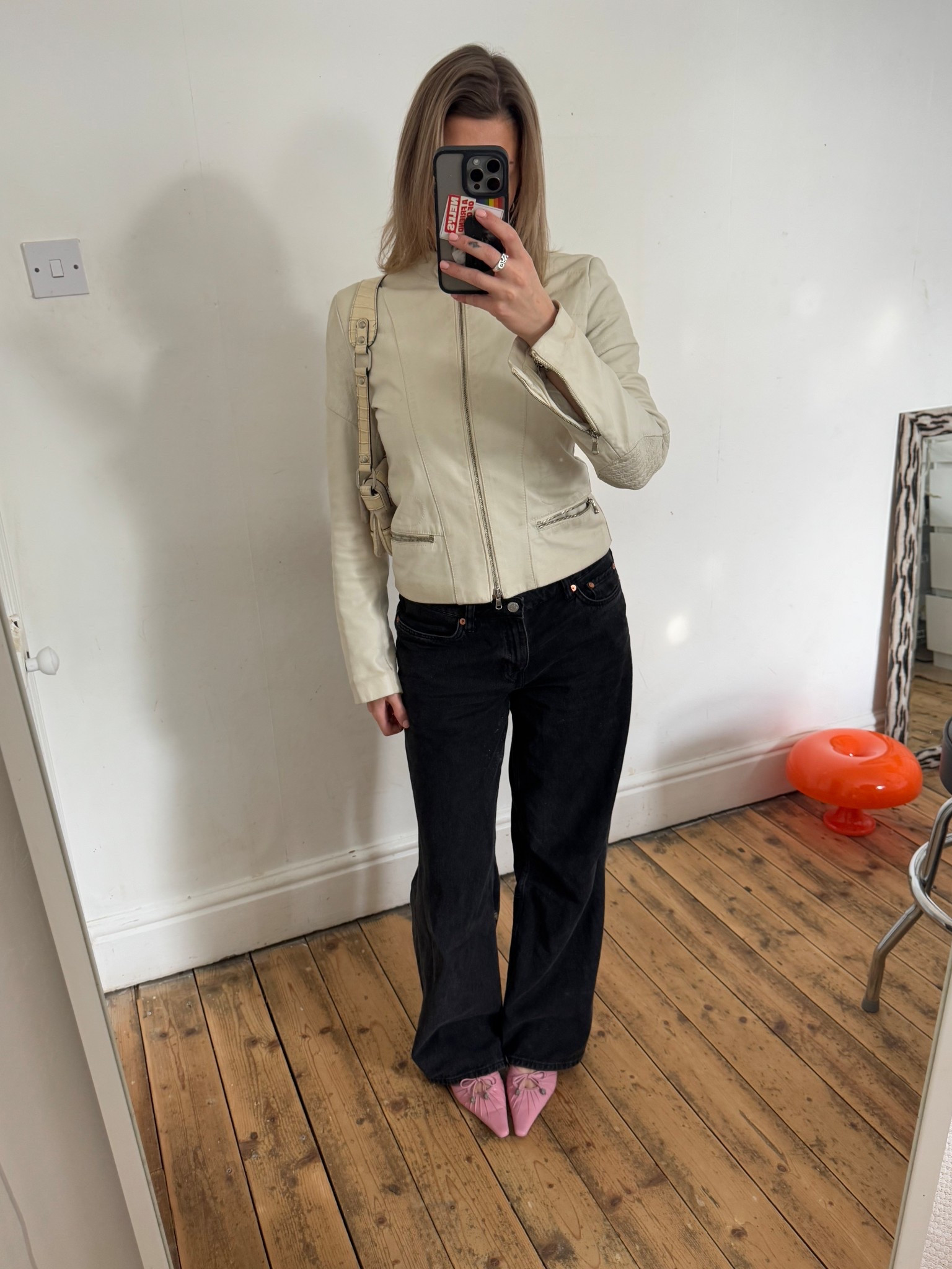 Black classic jeans ample weekday 

#LTKjeans #LTKdatenight #LTKuk