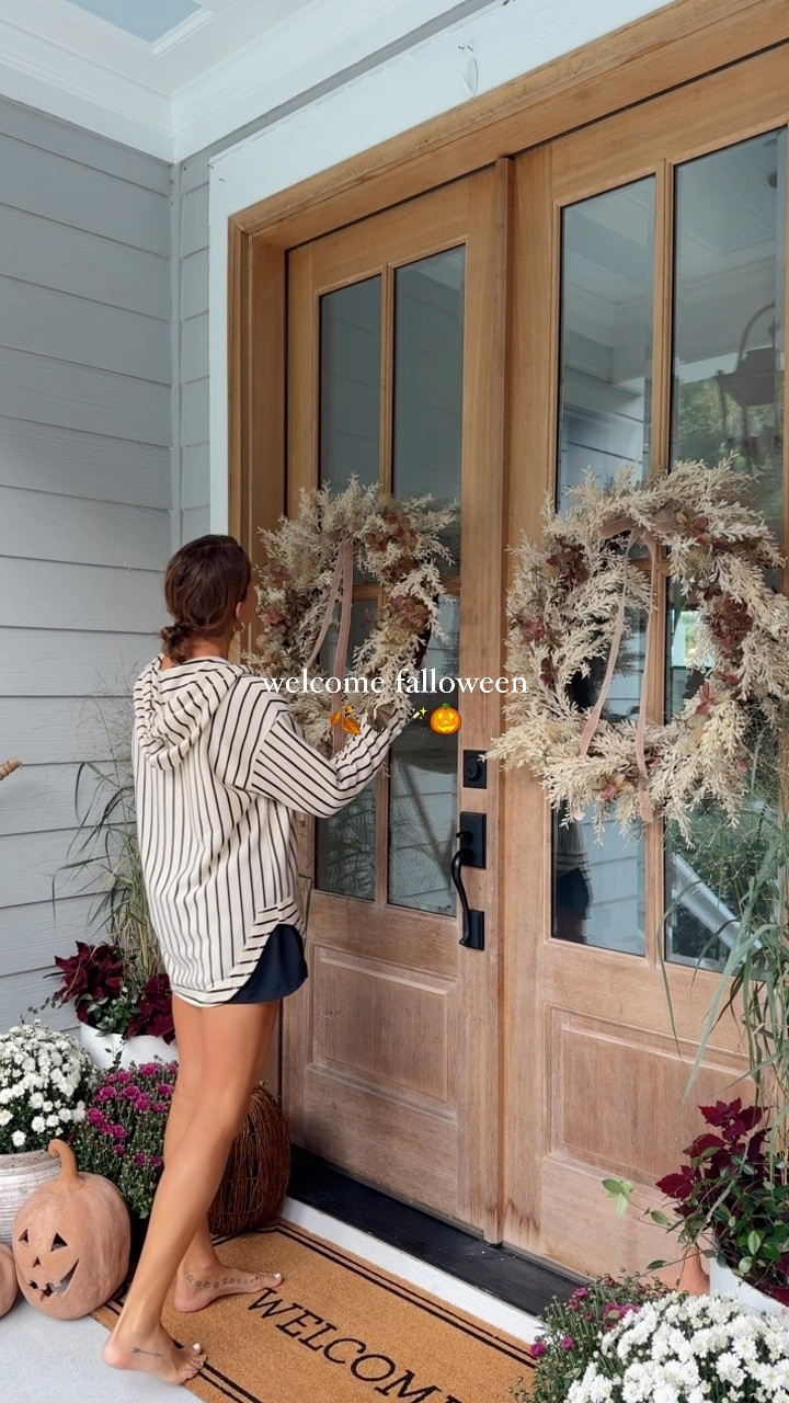 welcome falloween! 🍂🦇🎃 | my fall/halloween front porch is done! I absolutely love how it turned out, might add some spiders + a skelly in October for that extra spooky touch! 🖤 

save + share for front porch inspo! 🫶🏼
#fallfrontporch #halloween #halloweenhome #frontporchdecor #falldecor #halloweenideas #mypotterybarn #neutralhome #spookyseason 

#LTKSeasonal #LTKHalloween #LTKHome