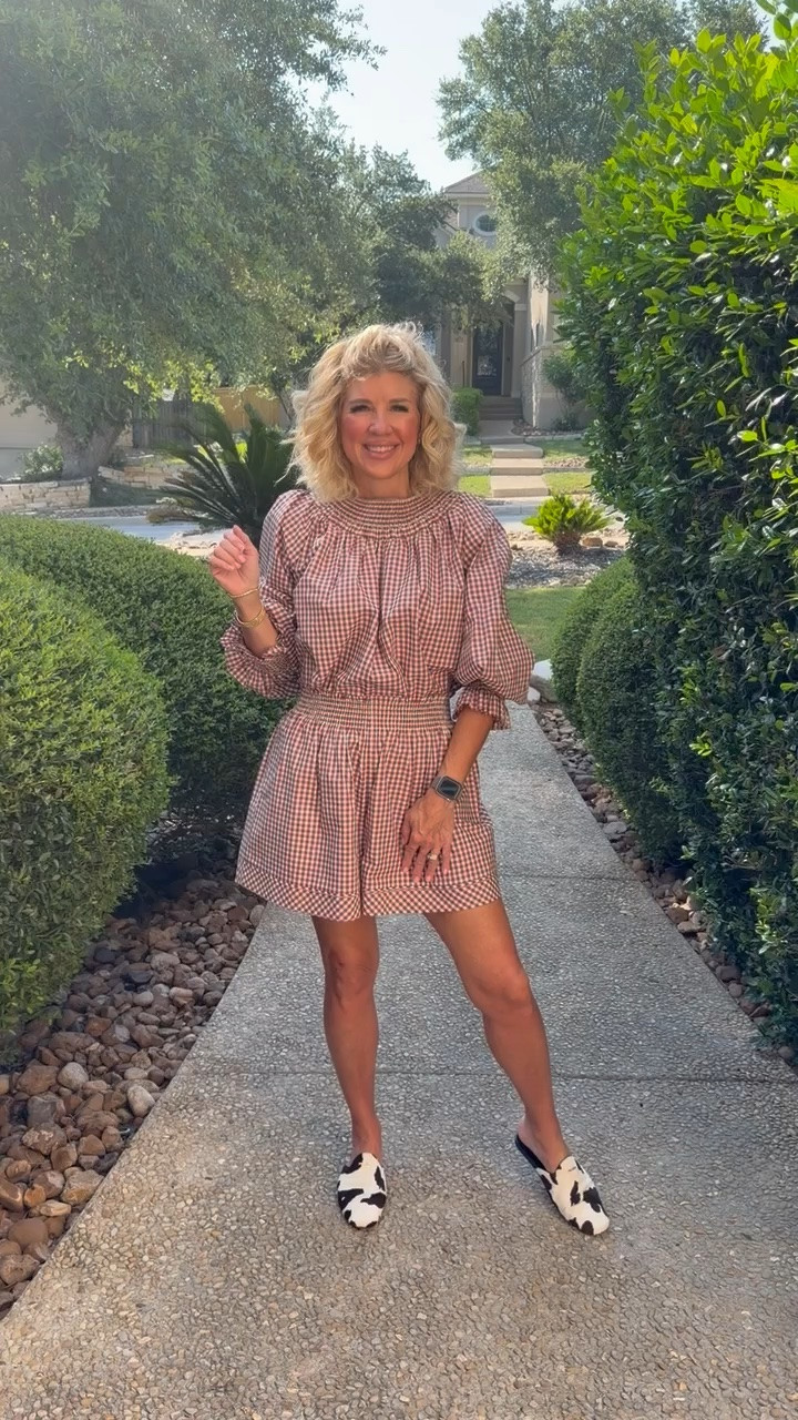 This set by Hunter Bell is a good one! I styled the top with her soft leather shorts last week. It’s definitely a set you can mix and match. I added these fun mules as a good way to transition into fall!