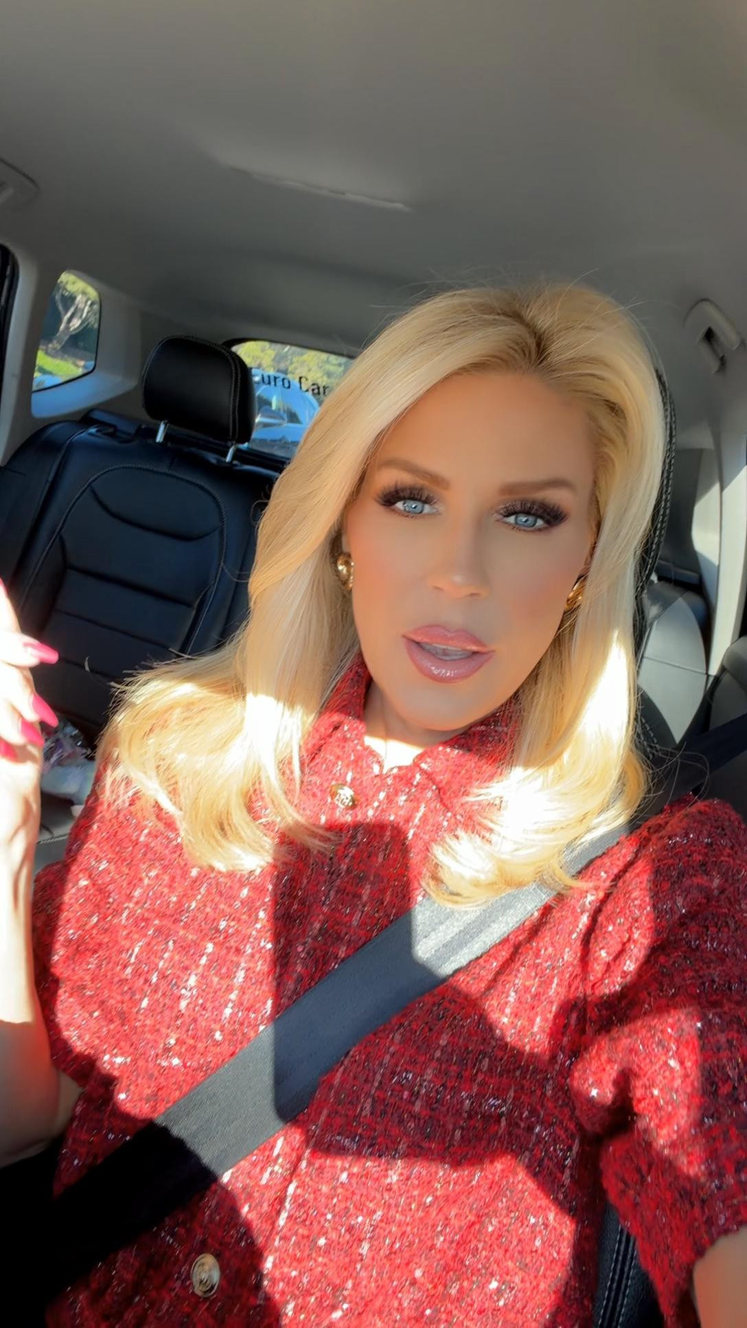 My beautiful jacket top that I wore to today’s Christmas party is linked below! 

I am in an xs & this piece can be dressed up or dressed down, which is why I love it! 

#LTKSeasonal #LTKHoliday #LTKmomlife