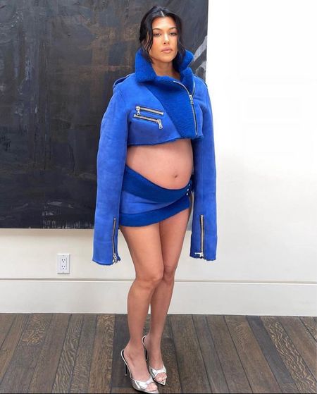 #KourtneyKardashian showed off her baby bump wearing a @laquan_smith FW22/23 look, styled by @chloeandchenelle. Cute! Shop the look at the link in bio💣 📸IG/Reproduction #kourtneykardashianfbd

#LTKFind #LTKSeasonal