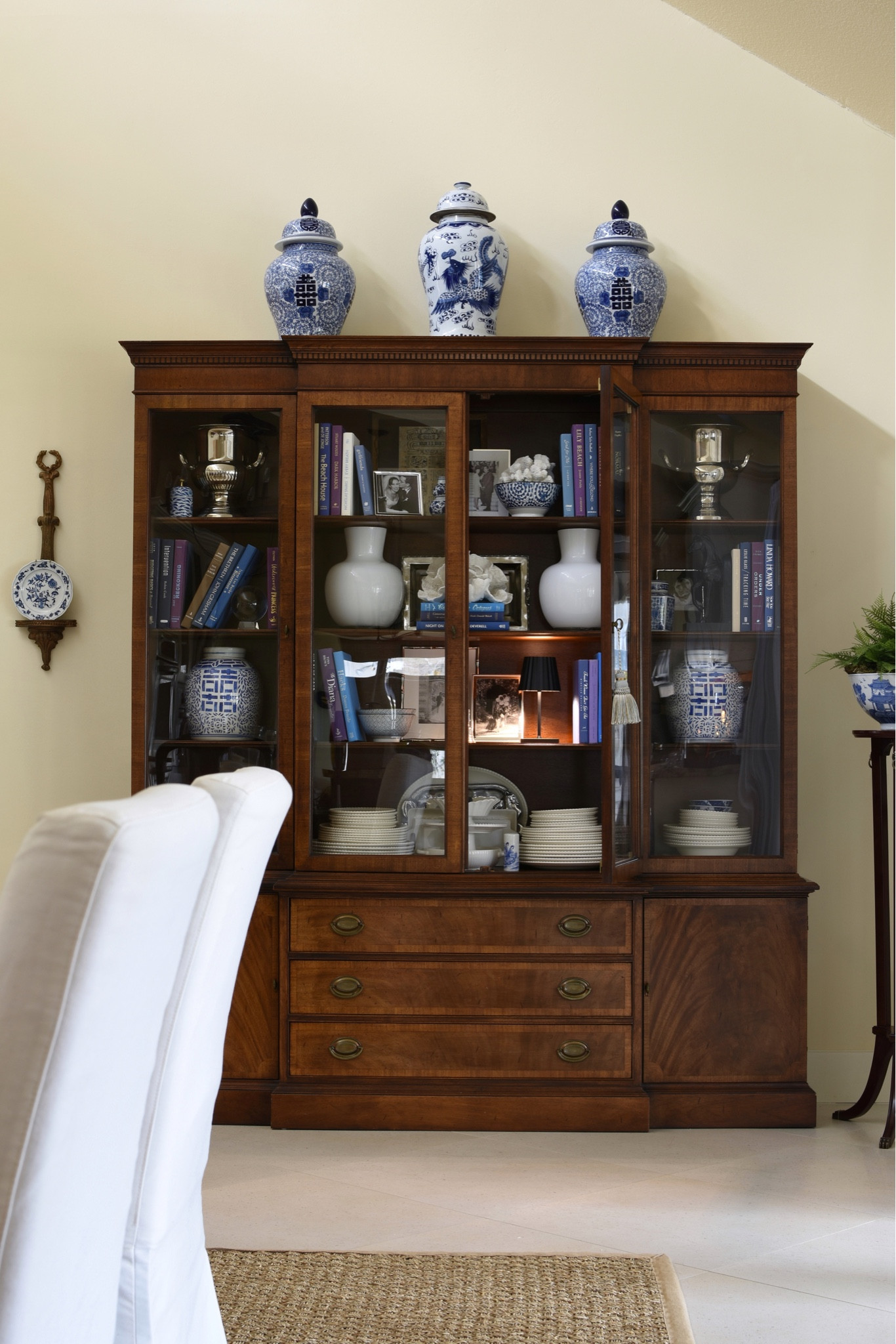 Love these beautiful vintage cabinets, perfect for a dining room, study, library or living room. 
Cabinet. Breakfront. Vintage. Traditional Home. Classic.

#LTKhome