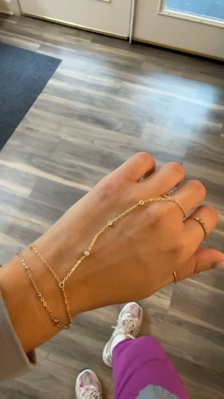 Labor sale: hand chain is 20% off 👏🏼@electricpicks