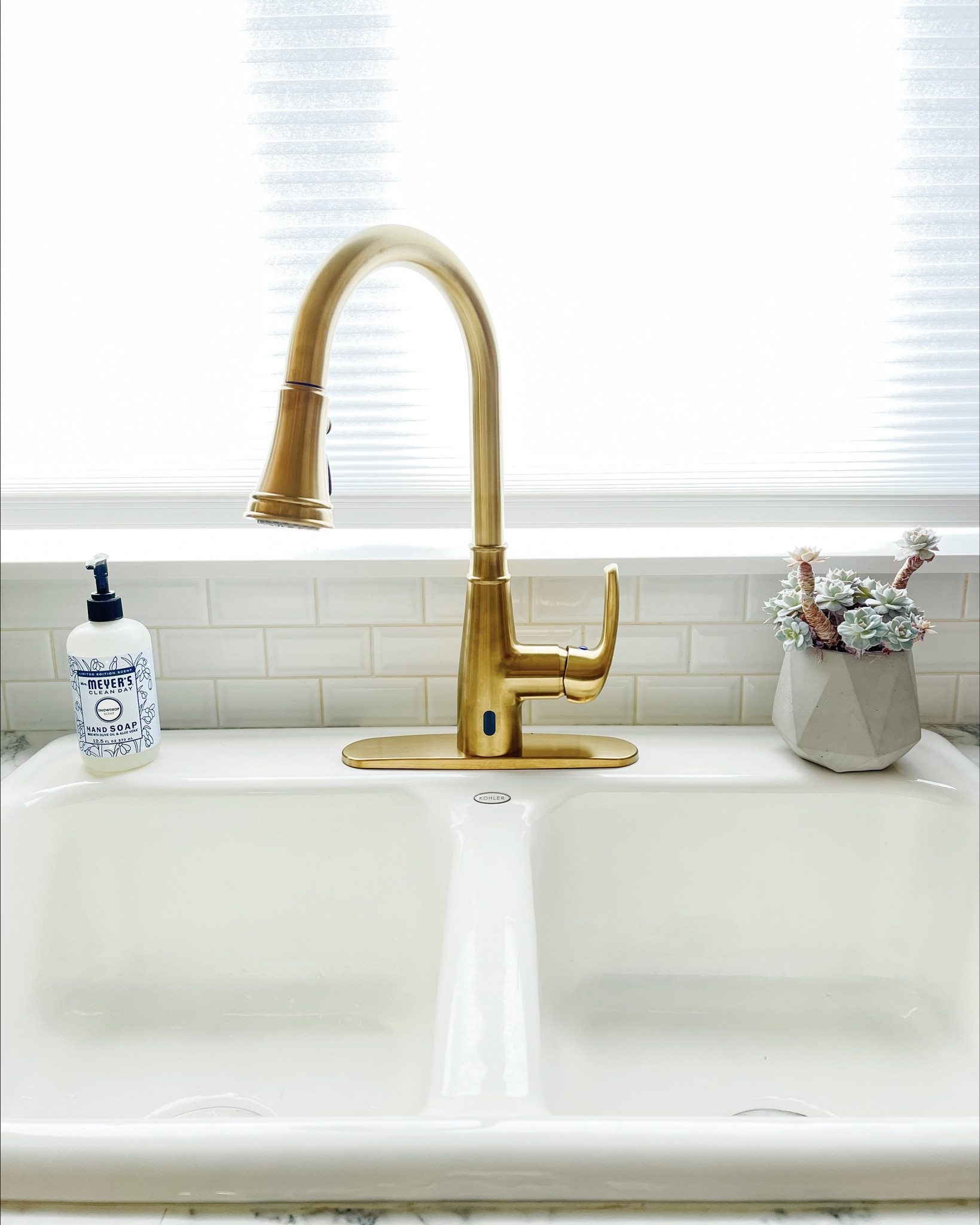 The upgrade we should have given our kitchen 3 years ago. Touchless brushed gold pull down sprayer kitchen faucet. Deck plate included, but optional  

#LTKHome #LTKSaleAlert