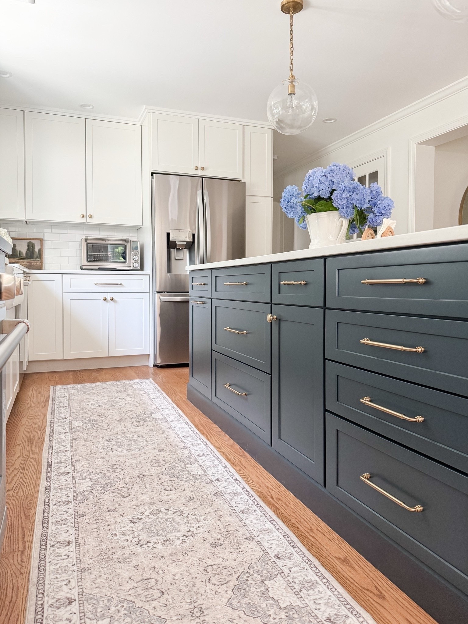 Coastal kitchen styled with navy island, white cabinets, neutral runner rug, and simple kitchen decor for a light and layered coastal space.

coastal kitchen decor, navy kitchen island, neutral kitchen runner rug, white cabinet kitchen, coastal kitchen styling, neutral kitchen decor, light coastal kitchen design, kitchen island runner rug, sherricalnanhome

#LTKHome