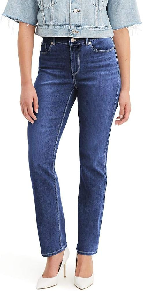 Levi's Women's Classic Straight Jeans (Also Available in Plus) | Amazon (US)