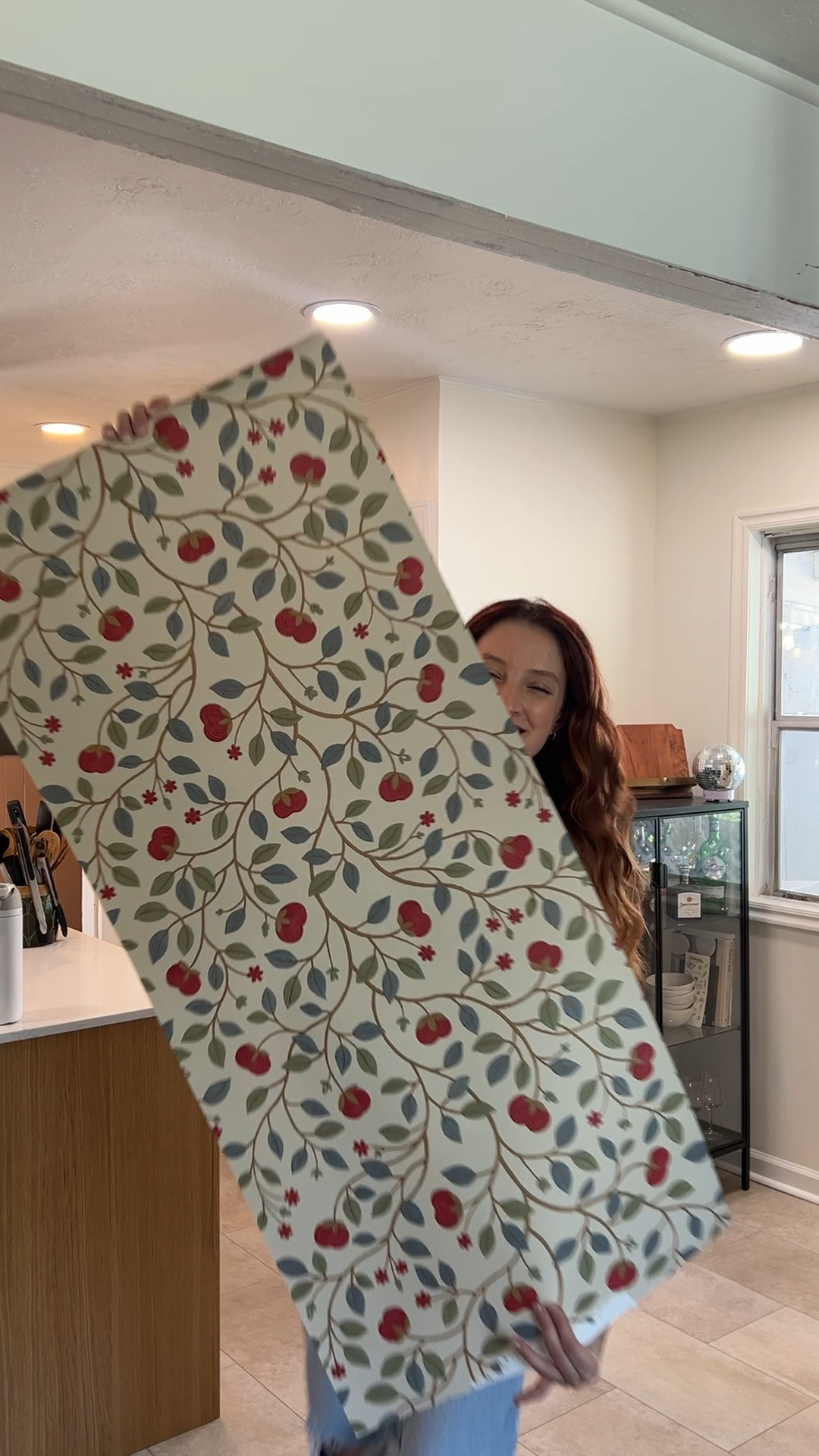 Medlar wallpaper. Kitchen wallpaper. Pretty floral wallpaper.

#LTKVideo #LTKHome