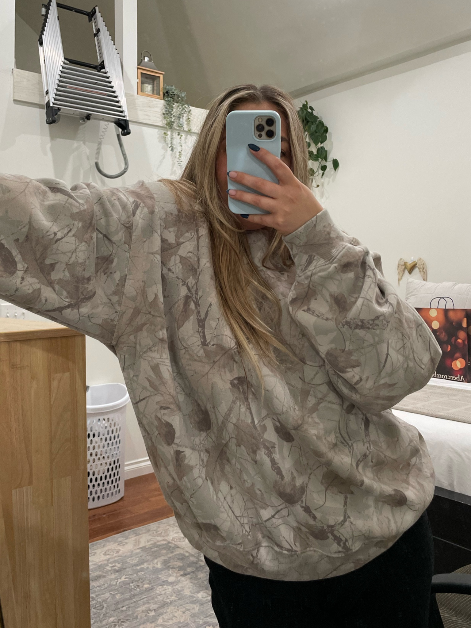 cozy fall fashion is elite 🫶🏻 especially in this new camo crewneck from Abercrombie that feels like wearing a cozy blanket!

#LTKstyletip #LTKfindsunder100 #LTKmidsize