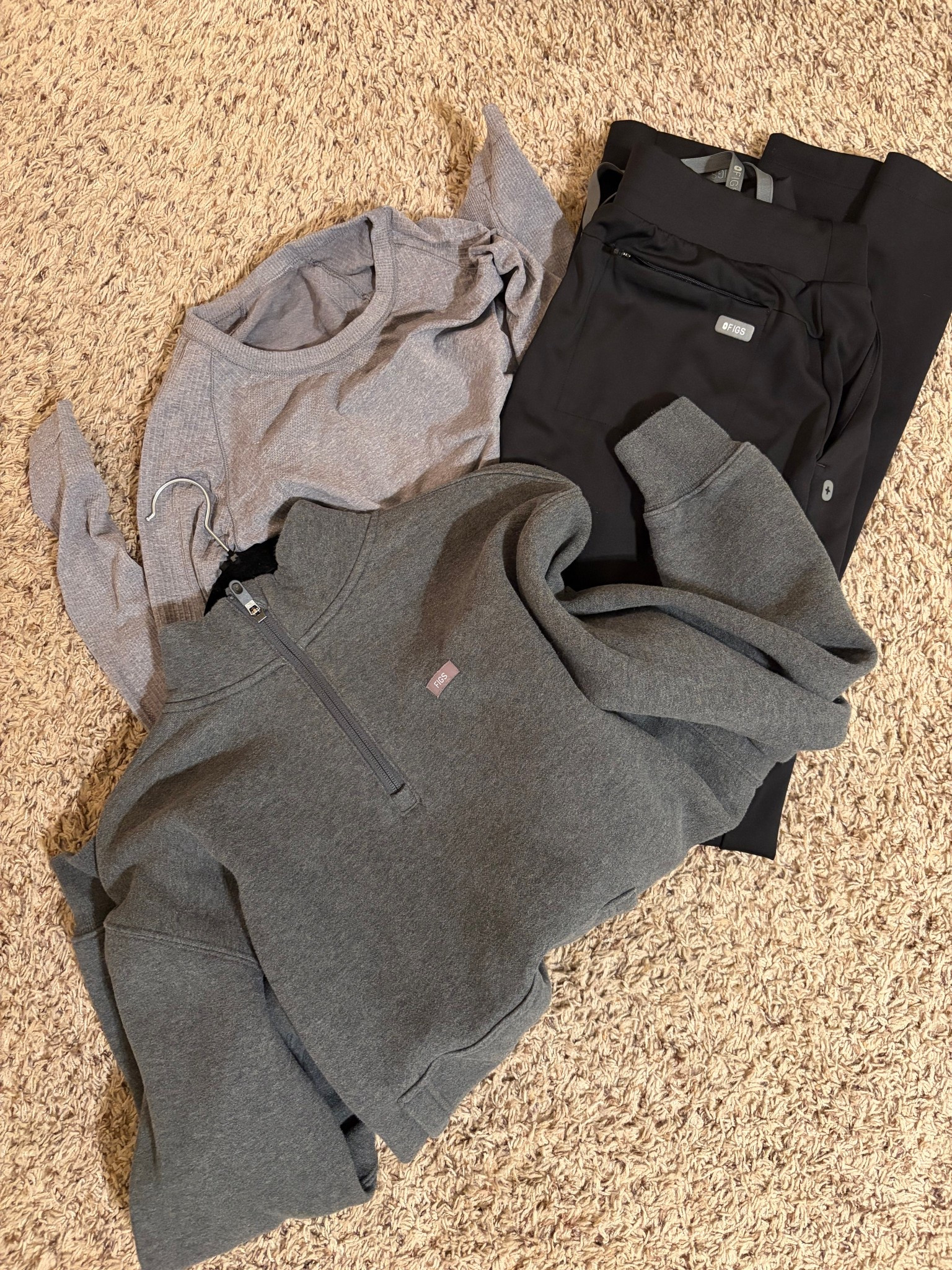 nursing ootd!!!! 
figs quarter zip, pants, and old navy scrub top 🫧💉🫀