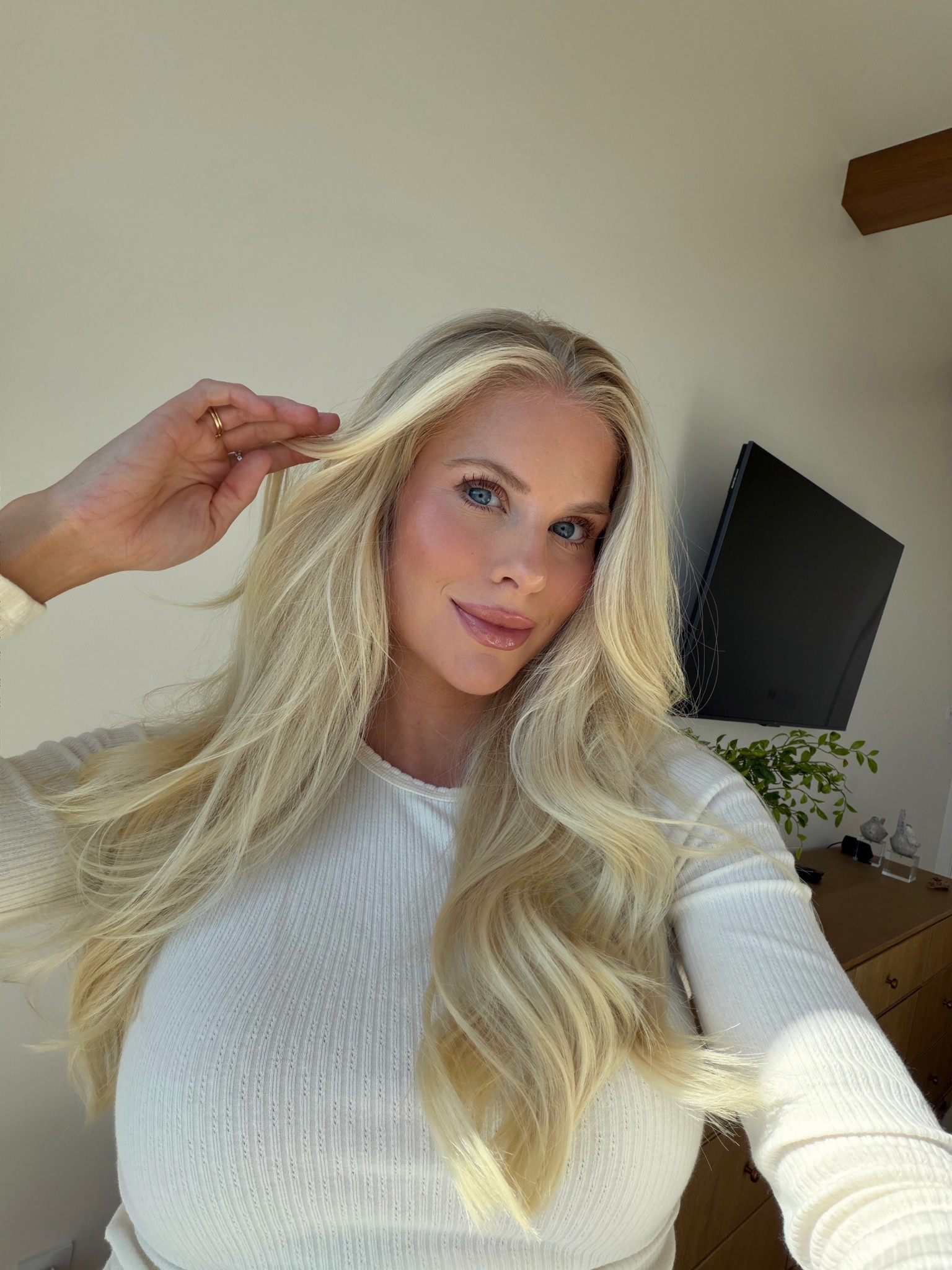 Wearing a small in top! 

Shades:
SPF - fair medium
Liquid foundation - N6
Concealer - 11 light neutral 
Setting powder - fair pink 
Liquid blush - pinkgasm
Powder blush - sublime flush
Face palette - universal 
Liquid bronzer - soleil parfait 2
Powder bronzer - terra sol light med
Eyeshadow - 44s
Mascara - brown
Eye pencil - endless cacao
Brown pencil & gel - blonde
Gloss - shake
Lip liner/stain - twist
Lip gloss  - rose

#kathleenpost

Current makeup faves, beauty faves, lip combo, eye combo, full face makeup, everyday wear makeup

#LTKBeauty #LTKgrwm #LTKselfcare