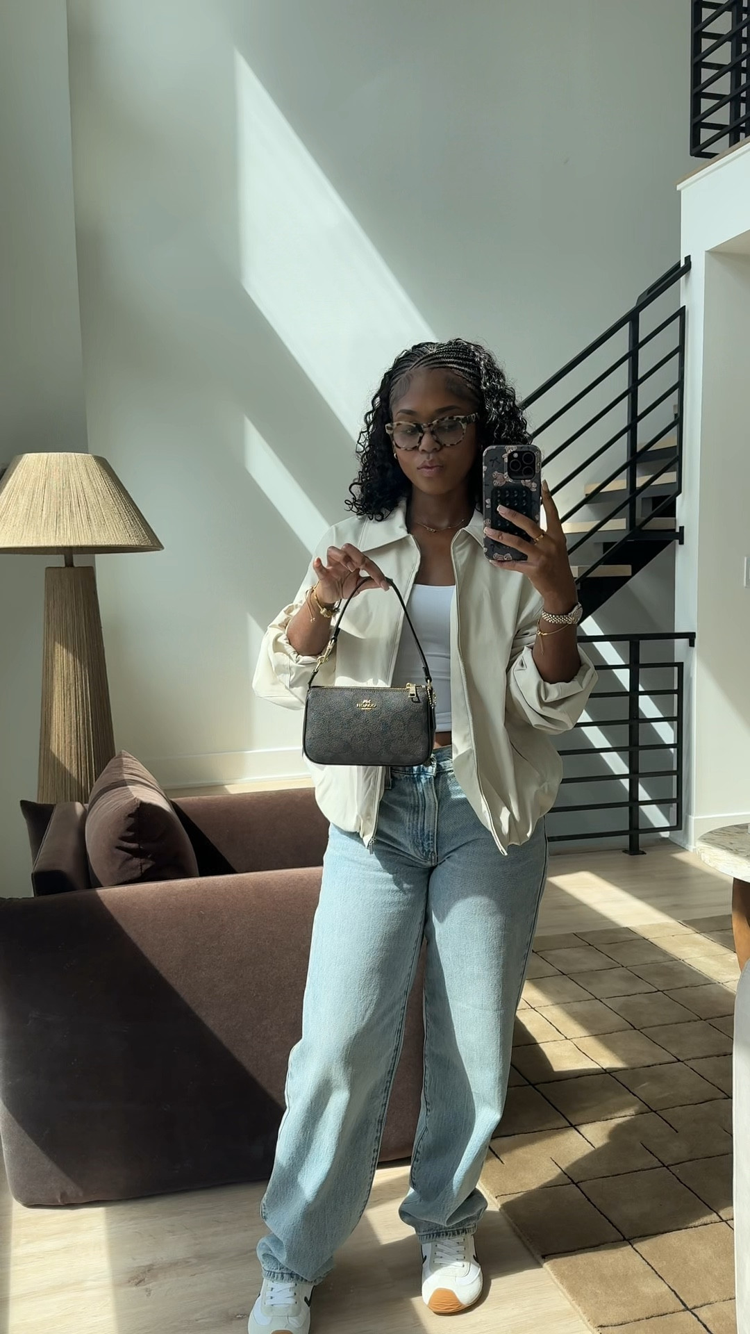 Another bag styled another way from @coach 🤭✨ I loveeee this one for fall! ❤️ #coachoutlet #ad