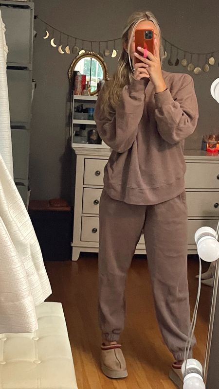 Most comfortable sweats EVER😍 just ordered 2 more pairs at 20% off with the LTK sale!👏🏼

#abercrombie #sweatpants #sweatshirt #falloutfit #lounge #loungewear #ugg #uggboots #fall 

#LTKSeasonal #LTKSale #LTKshoecrush